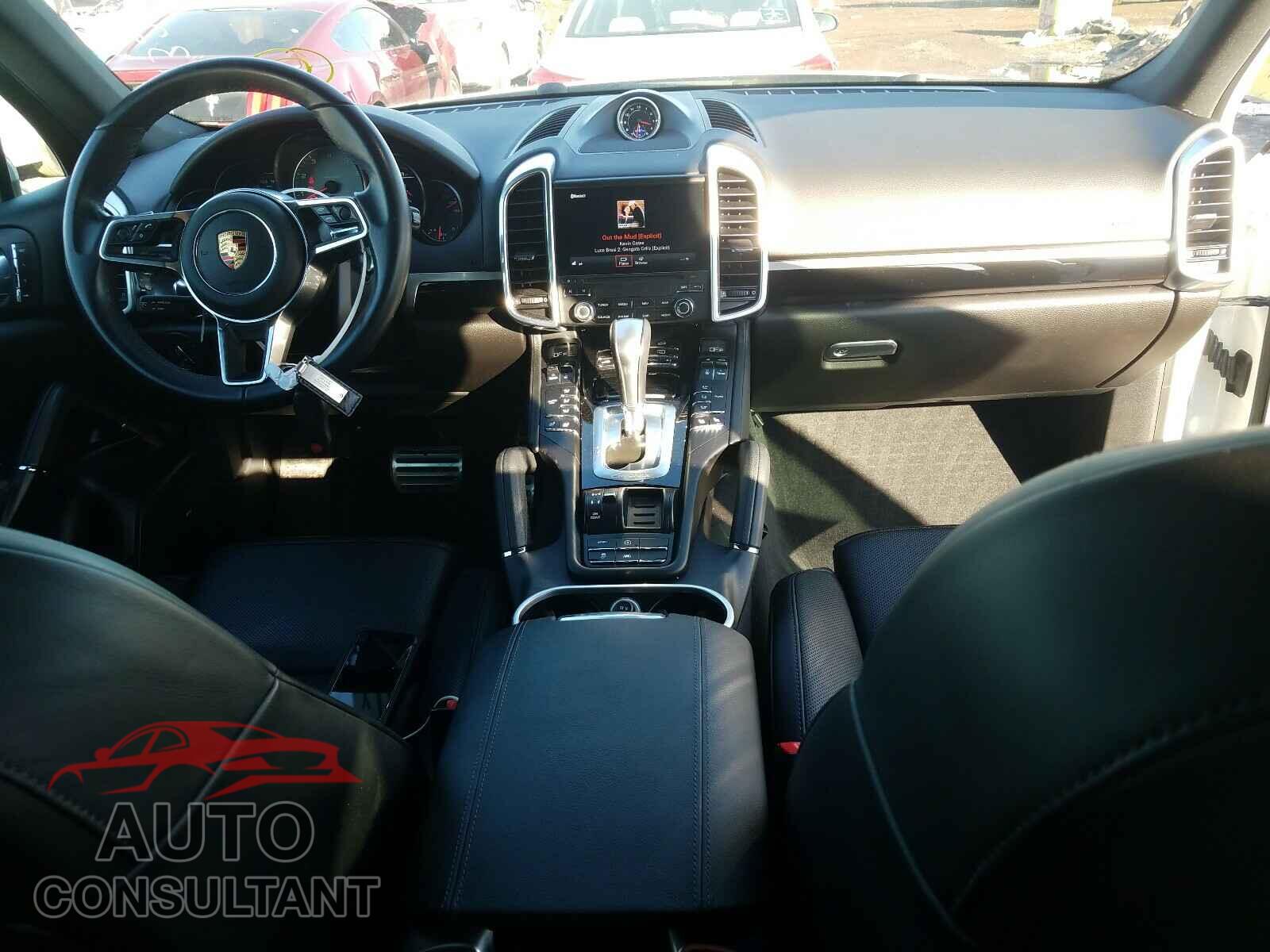 PORSCHE CAYENNE 2017 - WP1AB2A20HLA52571