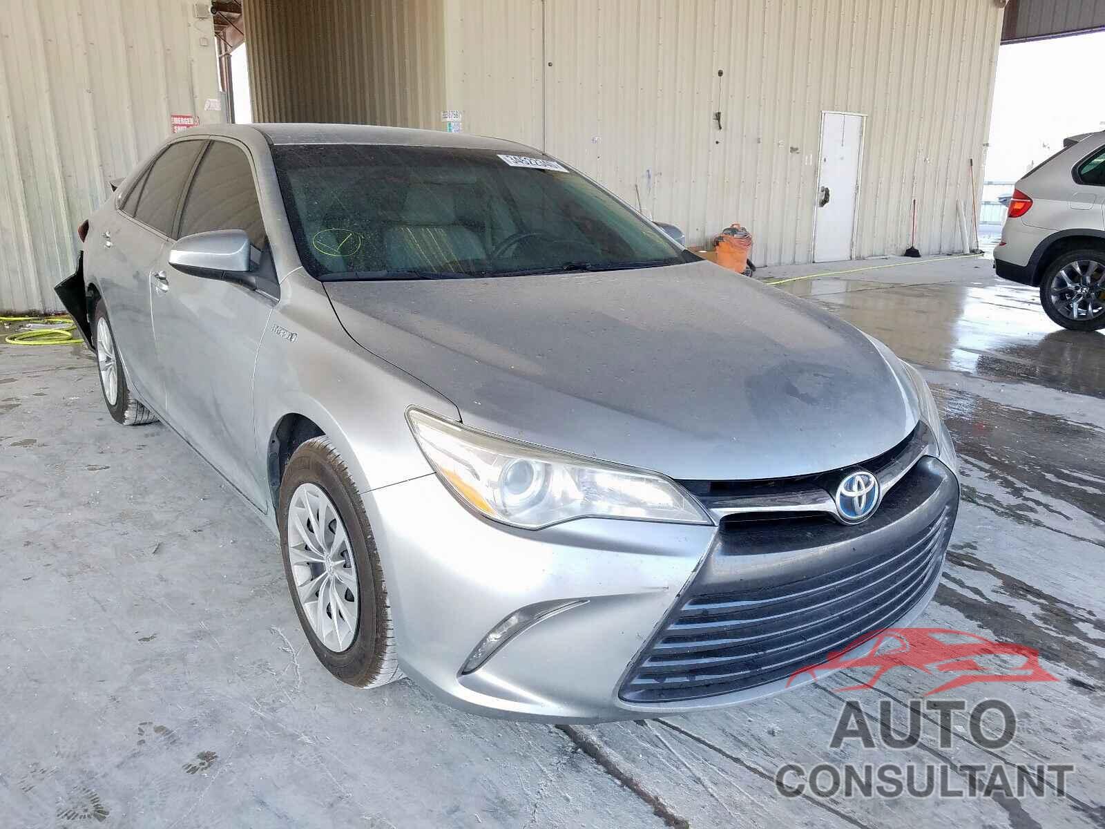 TOYOTA CAMRY 2015 - 5YFBURHE4GP565594