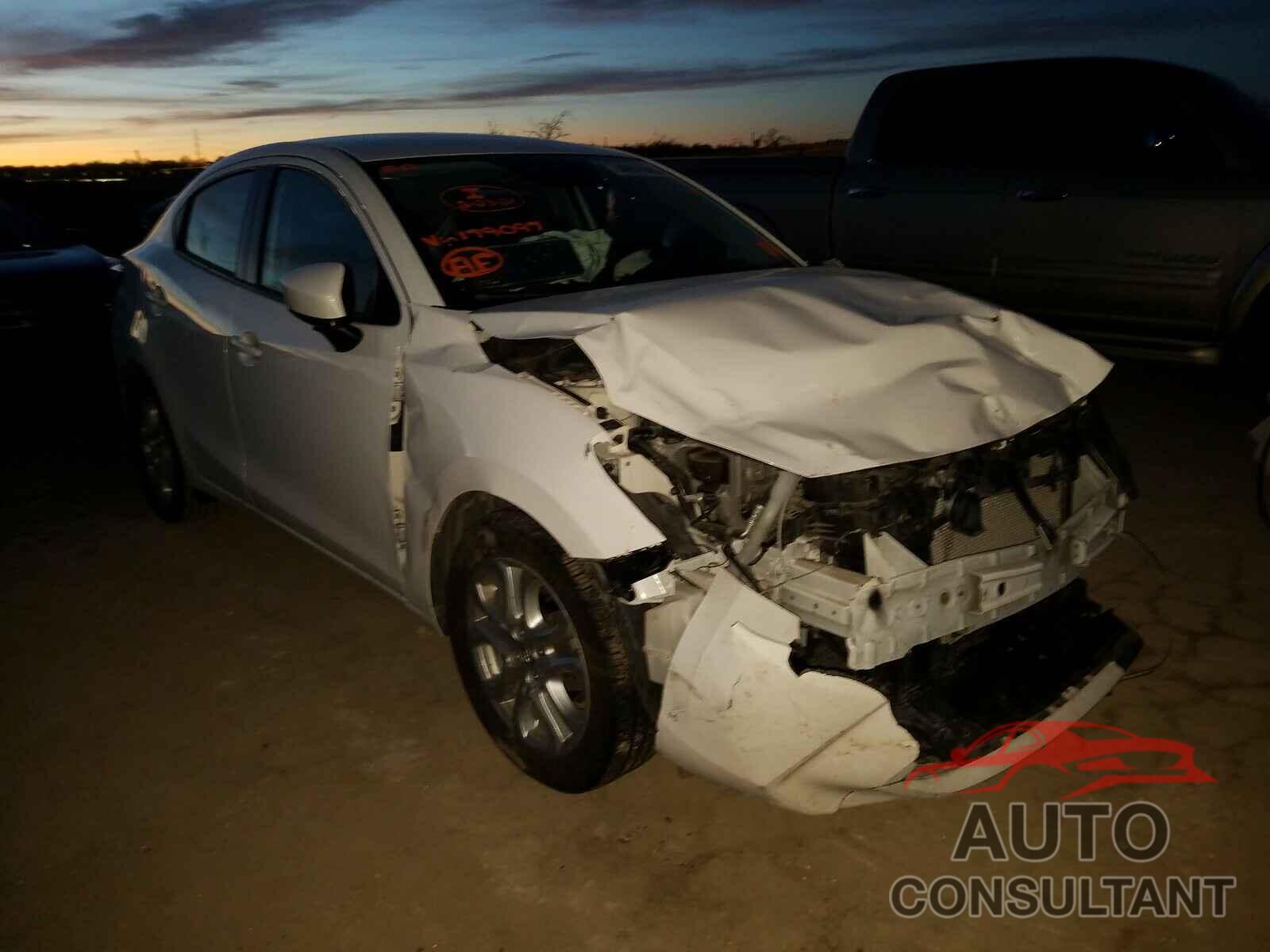 TOYOTA YARIS 2017 - 3MYDLBYV2HY179097
