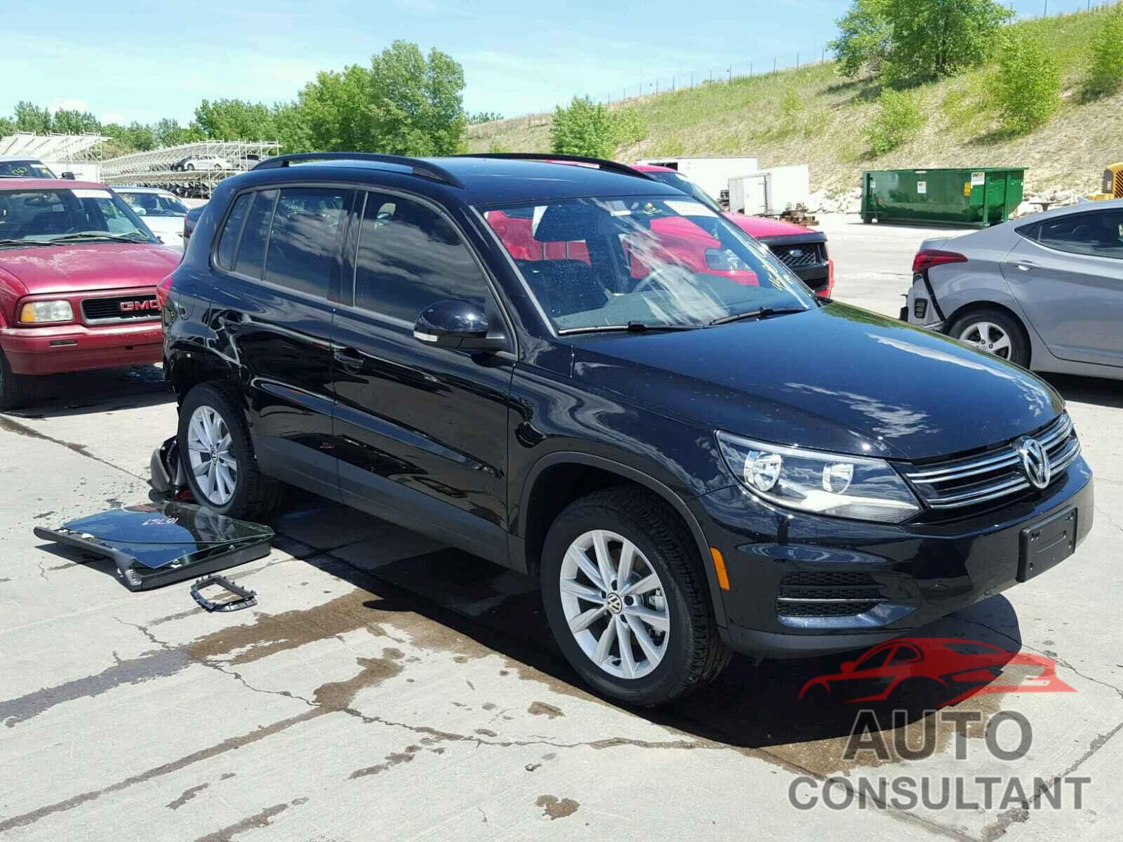 VOLKSWAGEN TIGUAN 2017 - WVGBV7AX7HK044720