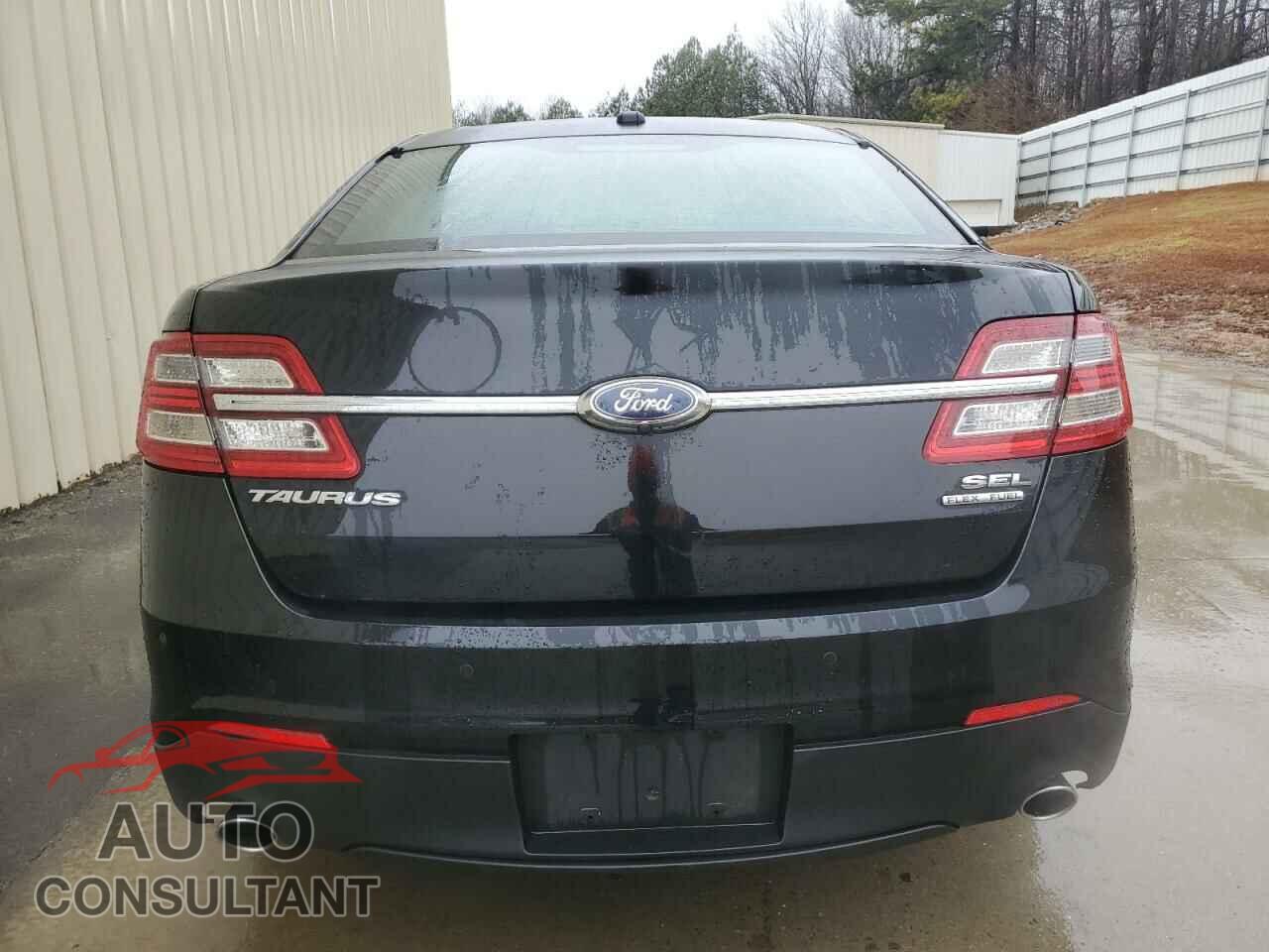 FORD TAURUS 2018 - 1FAHP2E88JG123617