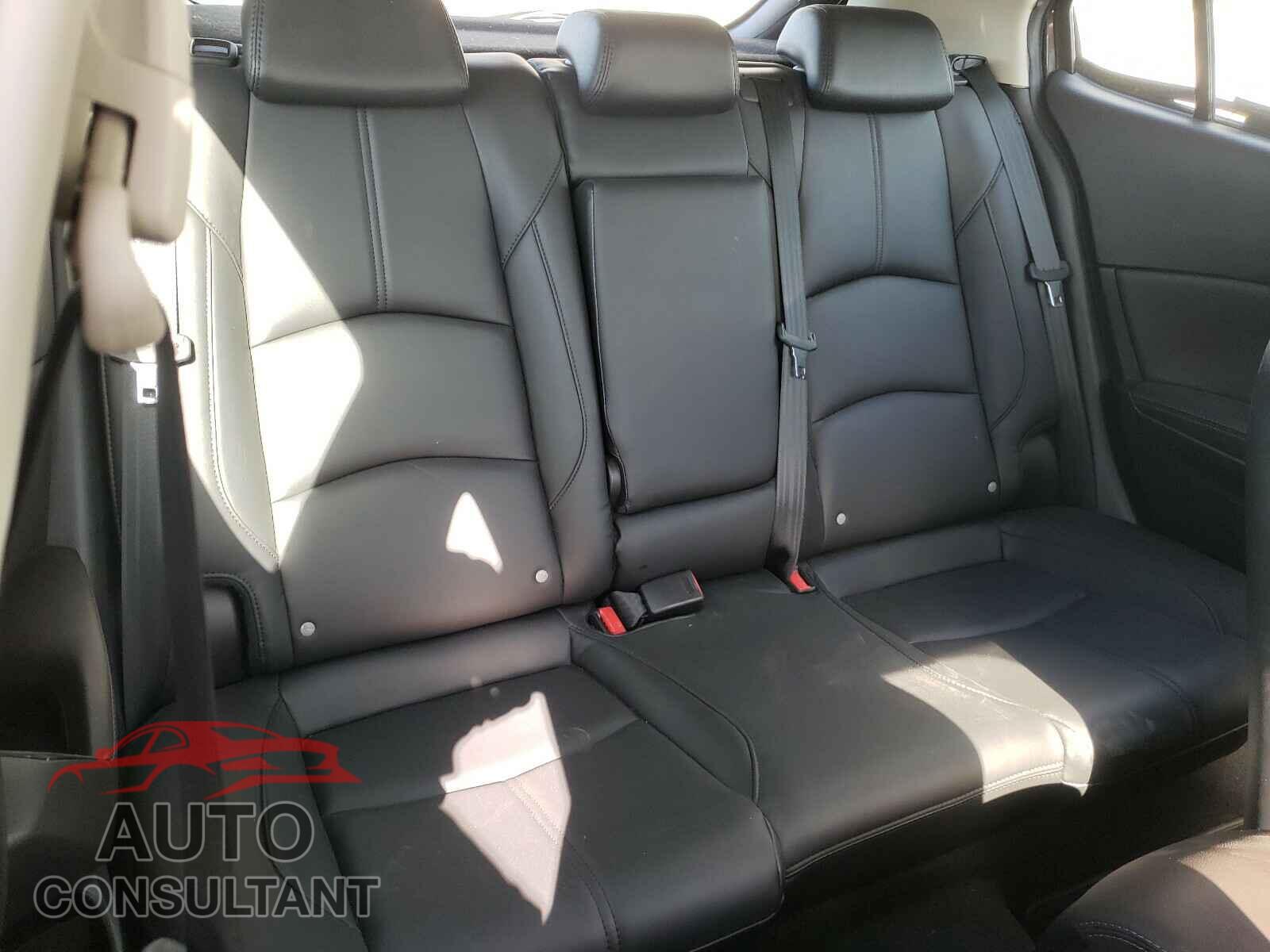 MAZDA 3 2017 - 3MZBN1L77HM137984