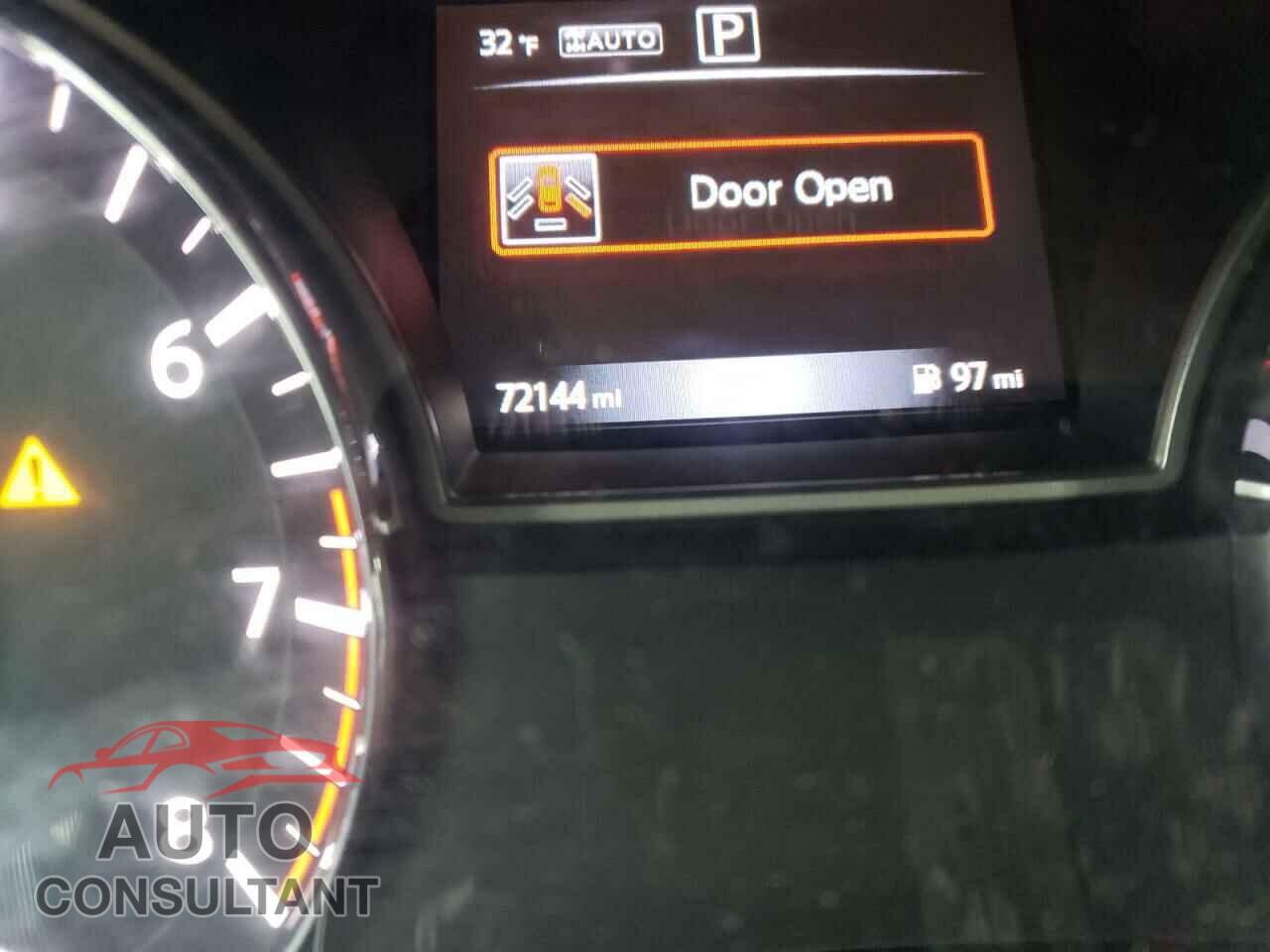 NISSAN PATHFINDER 2017 - 5N1DR2MM9HC679885