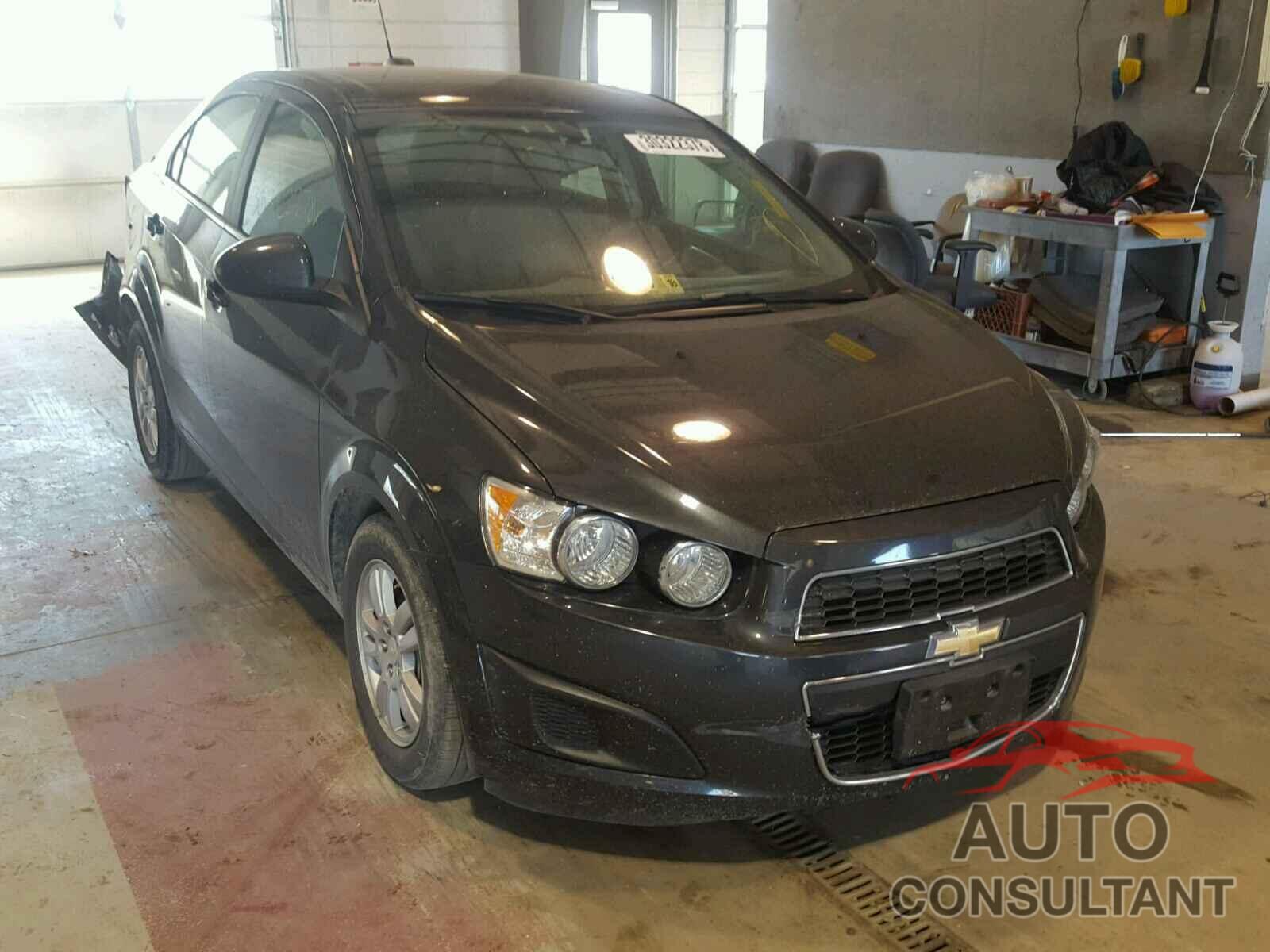 CHEVROLET SONIC 2015 - 1G1JC5SH2F4160709