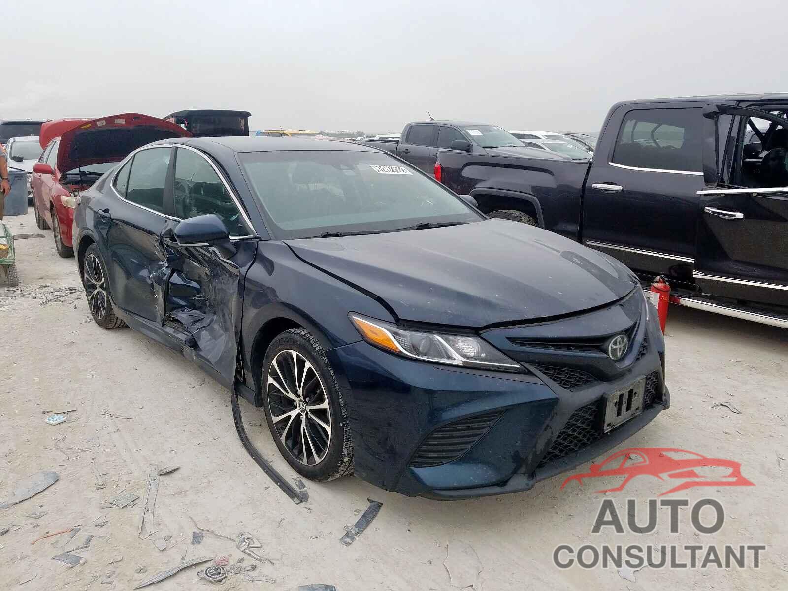 TOYOTA CAMRY 2018 - 4T1B11HKXJU638215