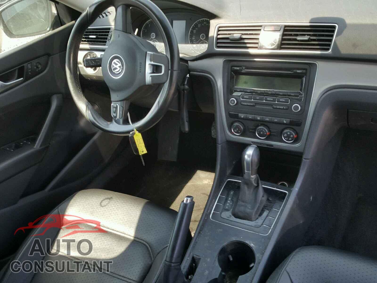 VOLKSWAGEN PASSAT 2015 - 1VWAT7A35FC062205