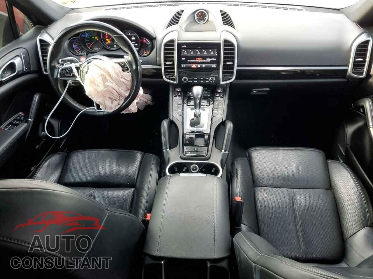PORSCHE CAYENNE 2018 - WP1AA2A26JKA03079