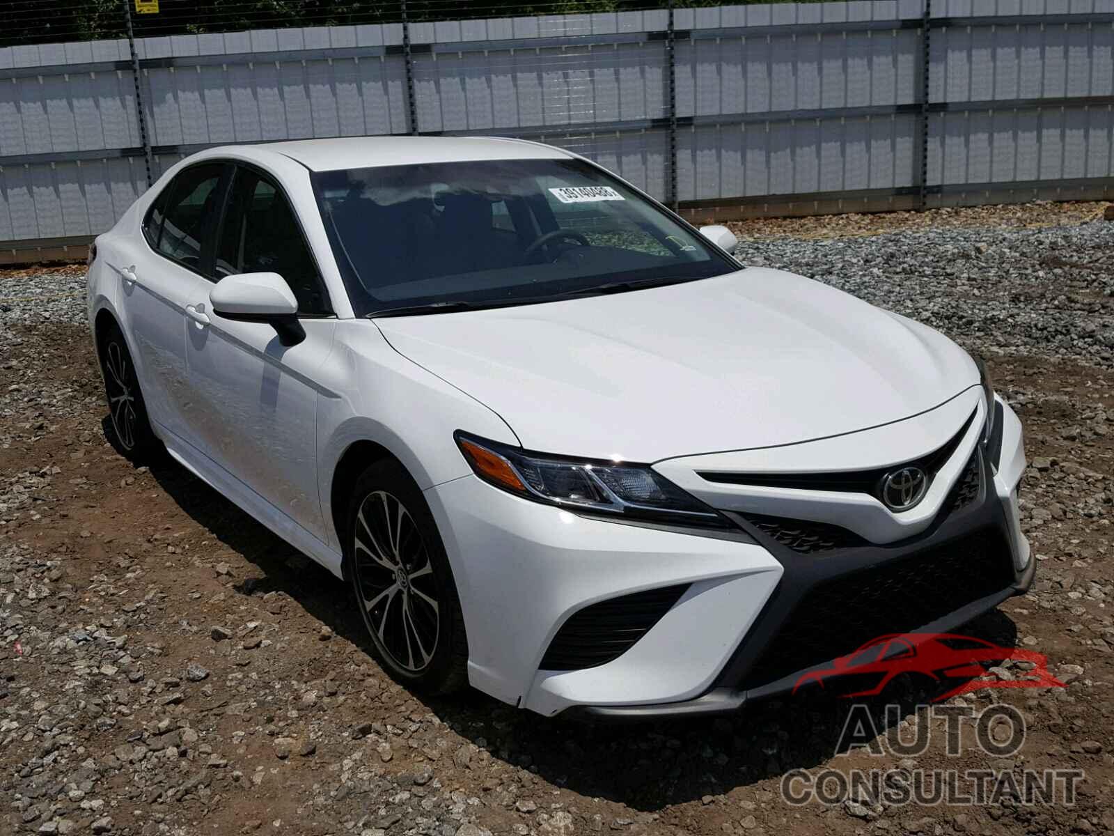 TOYOTA CAMRY 2018 - 4T1B11HK2JU089058