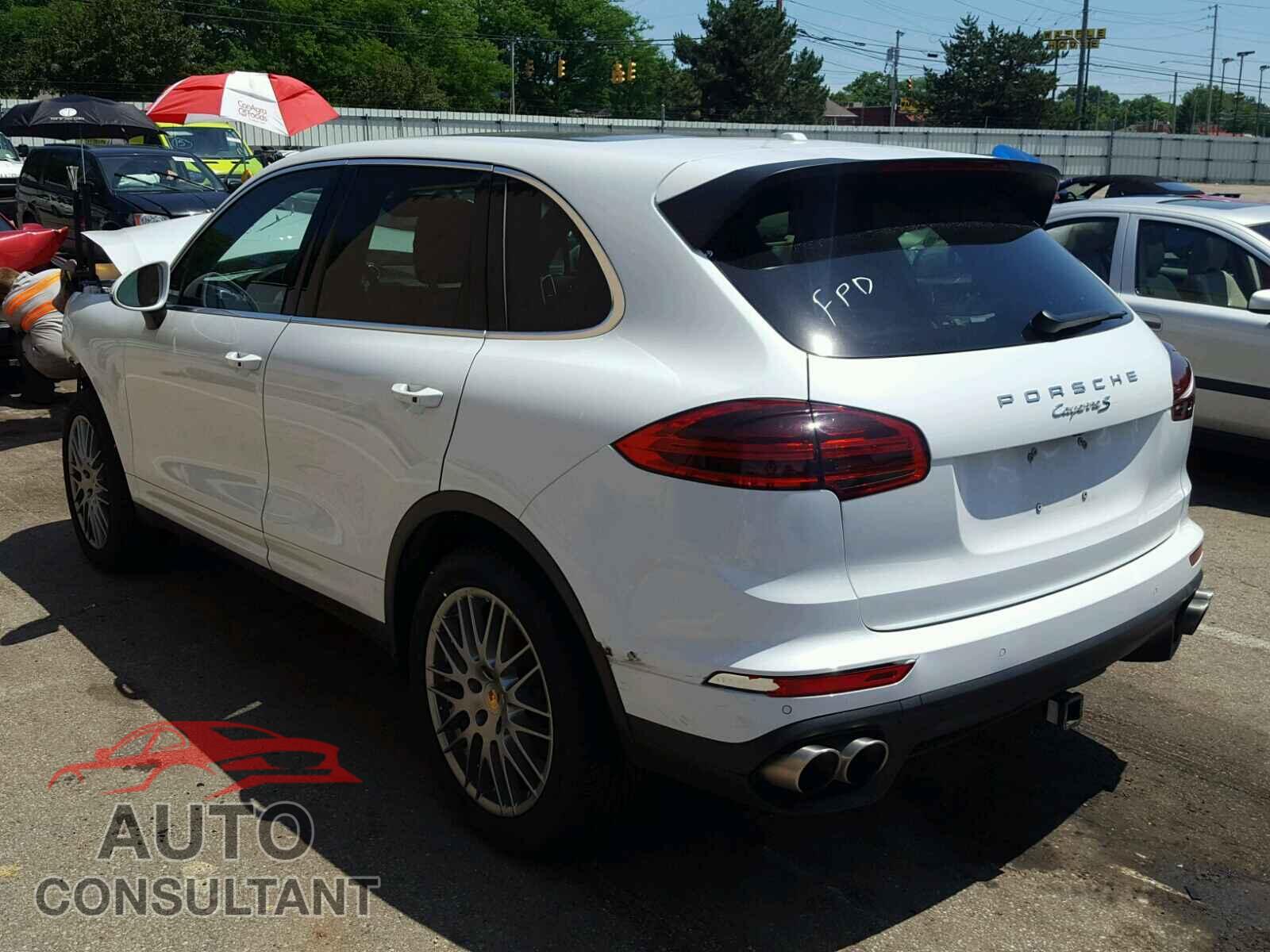 PORSCHE CAYENNE 2016 - WP1AB2A2XGLA92428