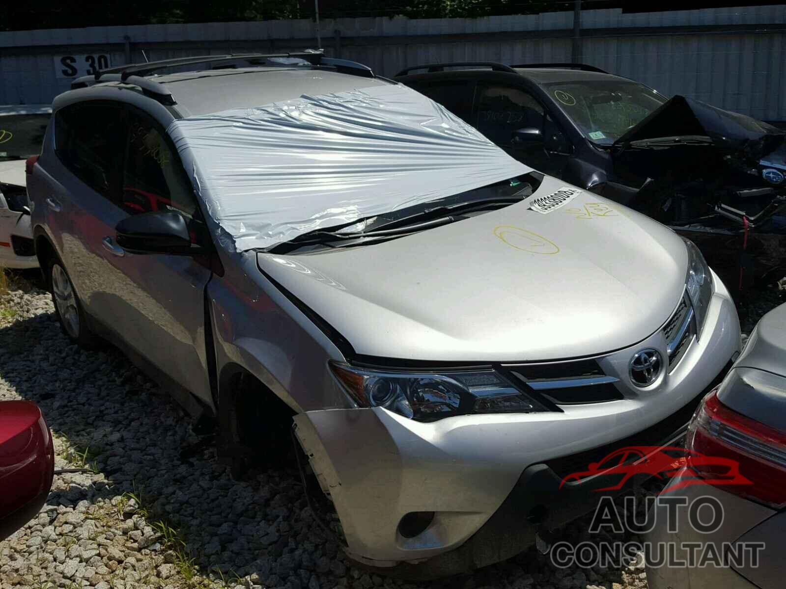 TOYOTA RAV4 LE 2015 - JTMBFREV6FJ023933