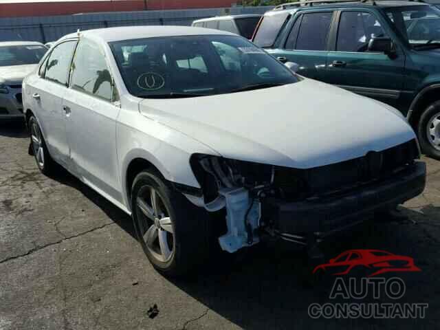 VOLKSWAGEN PASSAT 2015 - 1VWAT7A31FC093385