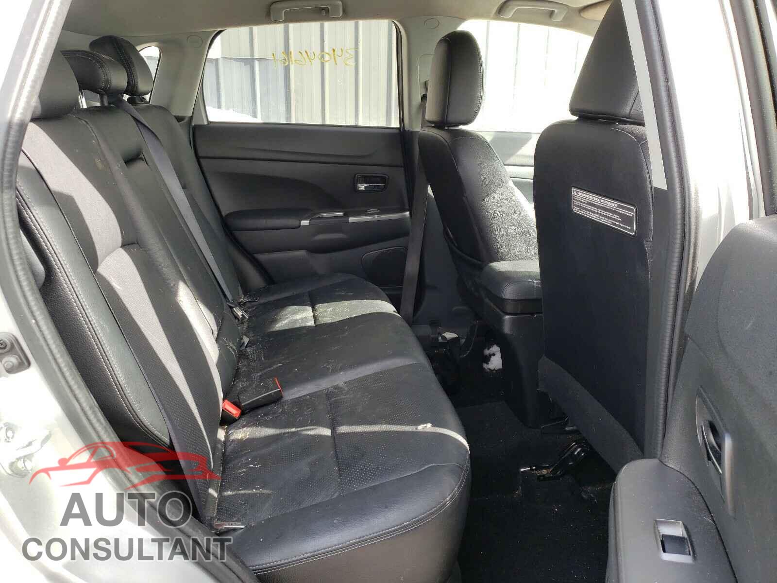 MITSUBISHI OUTLANDER 2018 - JA4AP4AW3JU001075