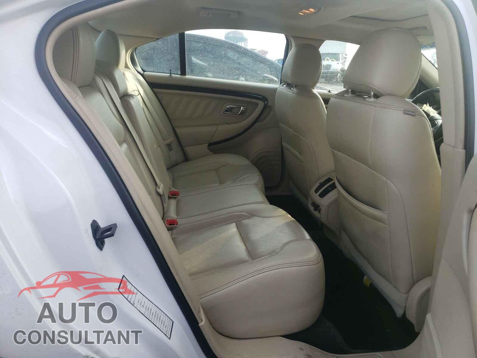 FORD TAURUS 2018 - 1FAHP2F84JG124178