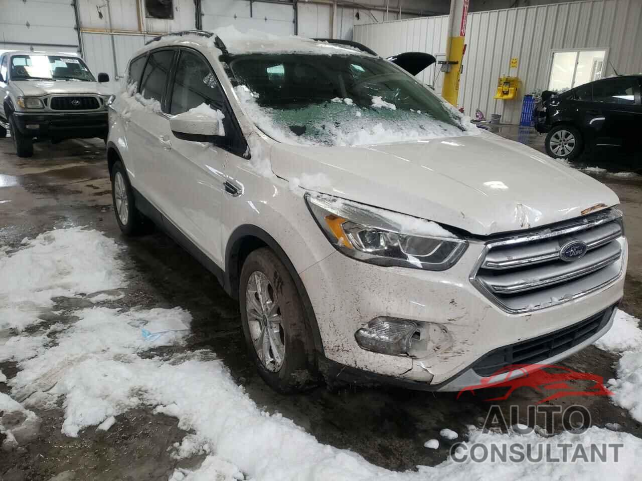 FORD ESCAPE 2017 - 1FMCU0GD3HUC21019