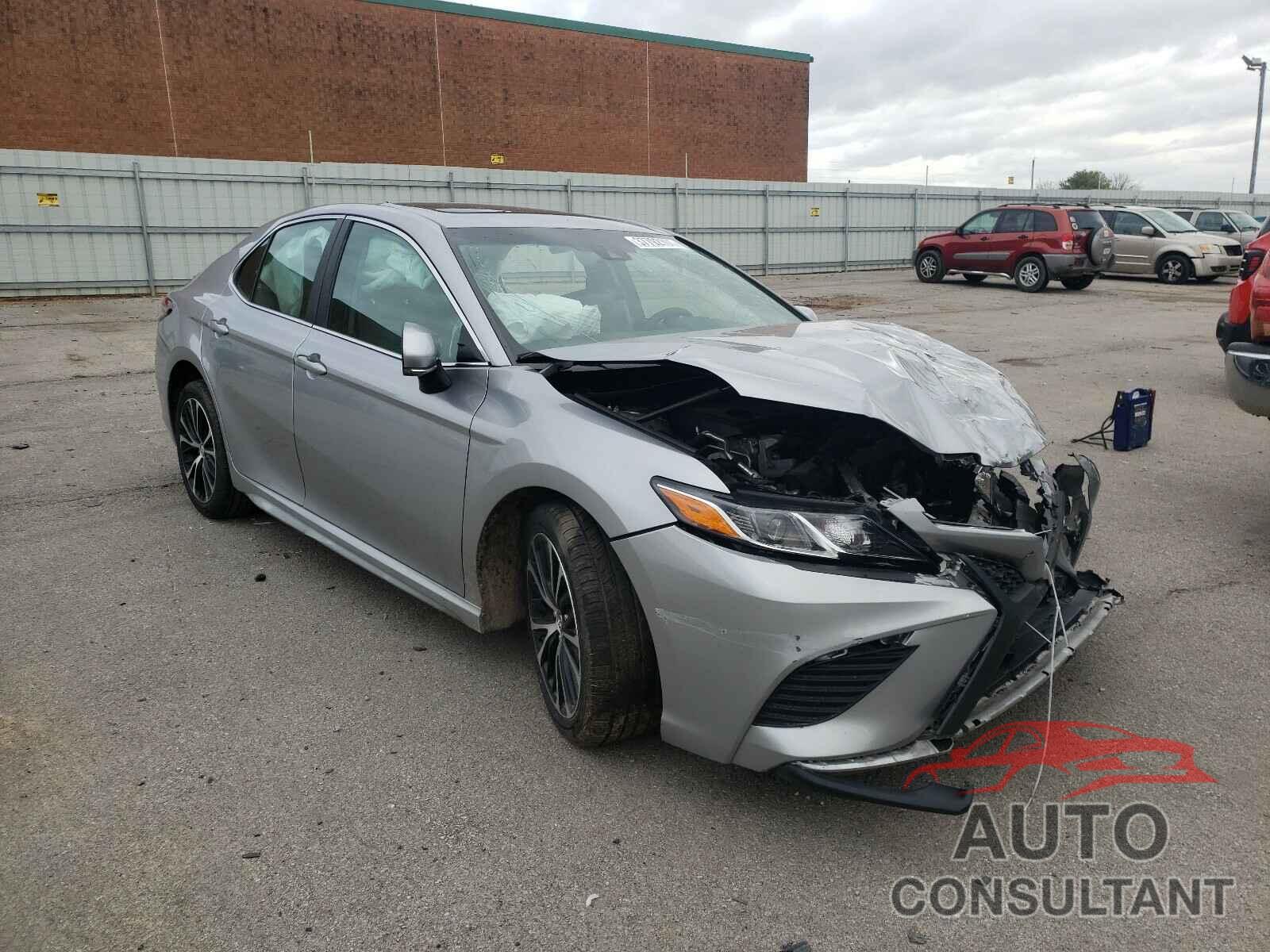 TOYOTA CAMRY 2018 - 4T1B11HK4JU148823