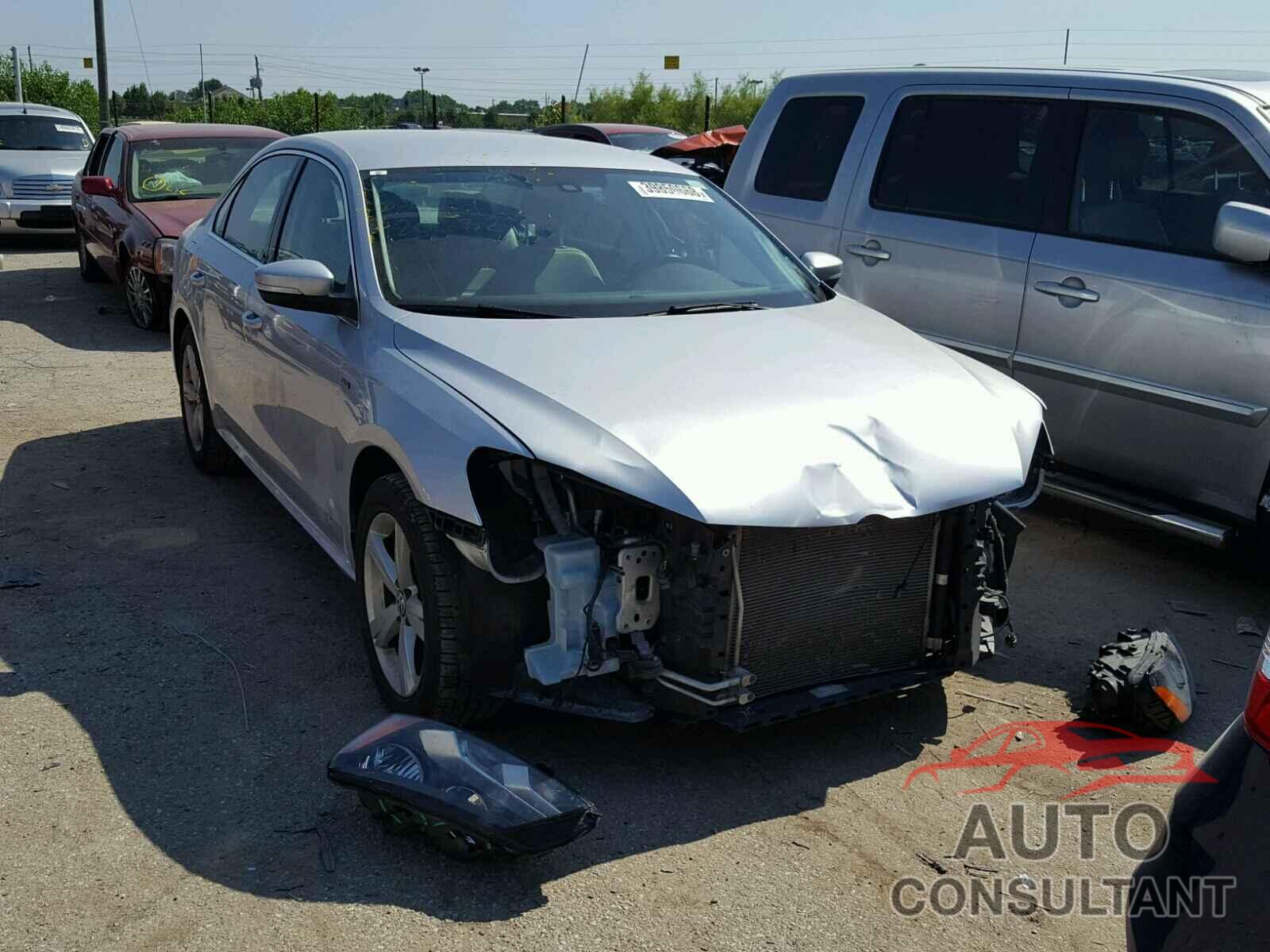 VOLKSWAGEN PASSAT 2015 - 1VWAT7A38FC120632