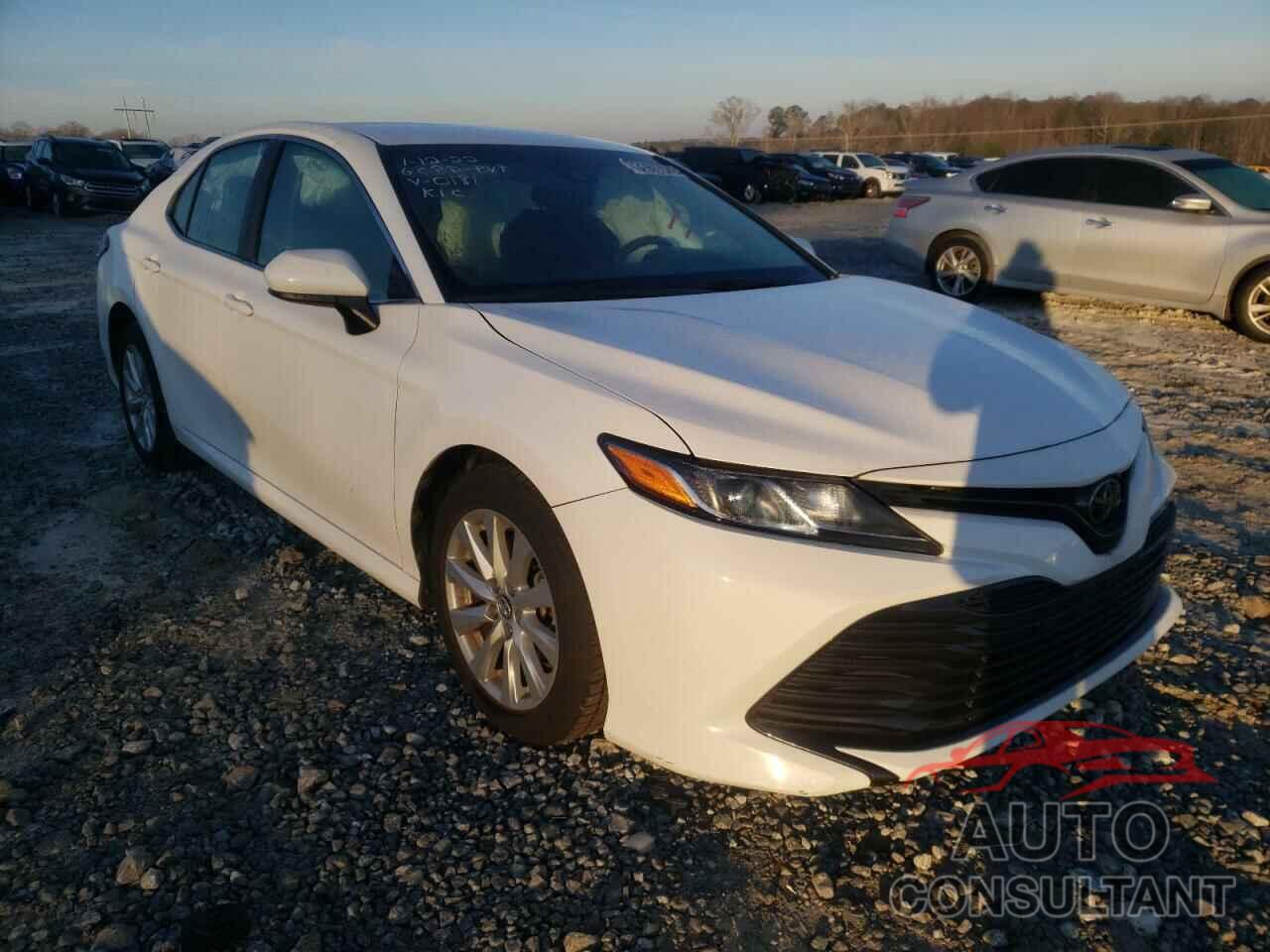 TOYOTA CAMRY 2018 - 4T1B11HK2JU580181