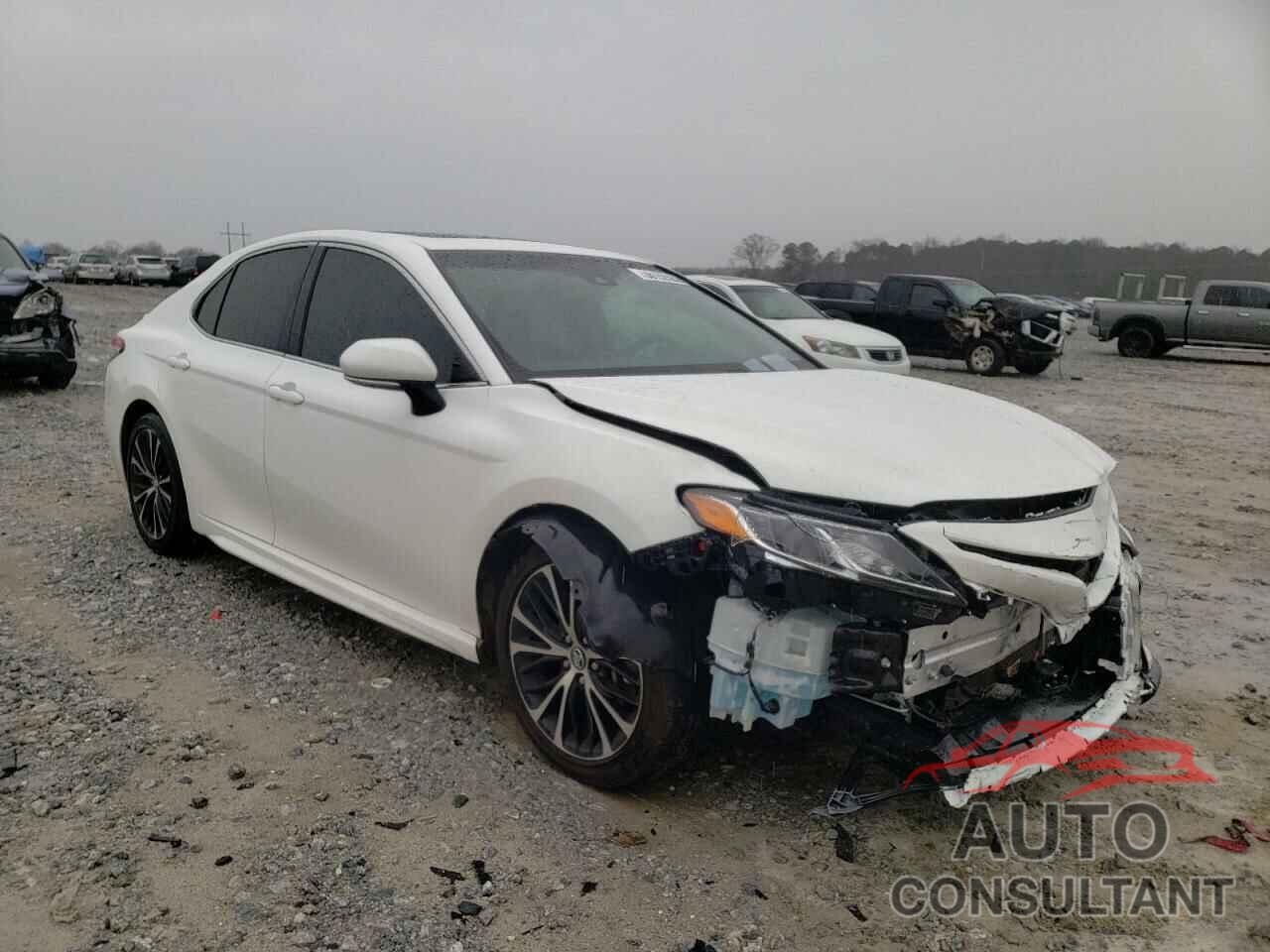TOYOTA CAMRY 2018 - 4T1B11HK1JU543333