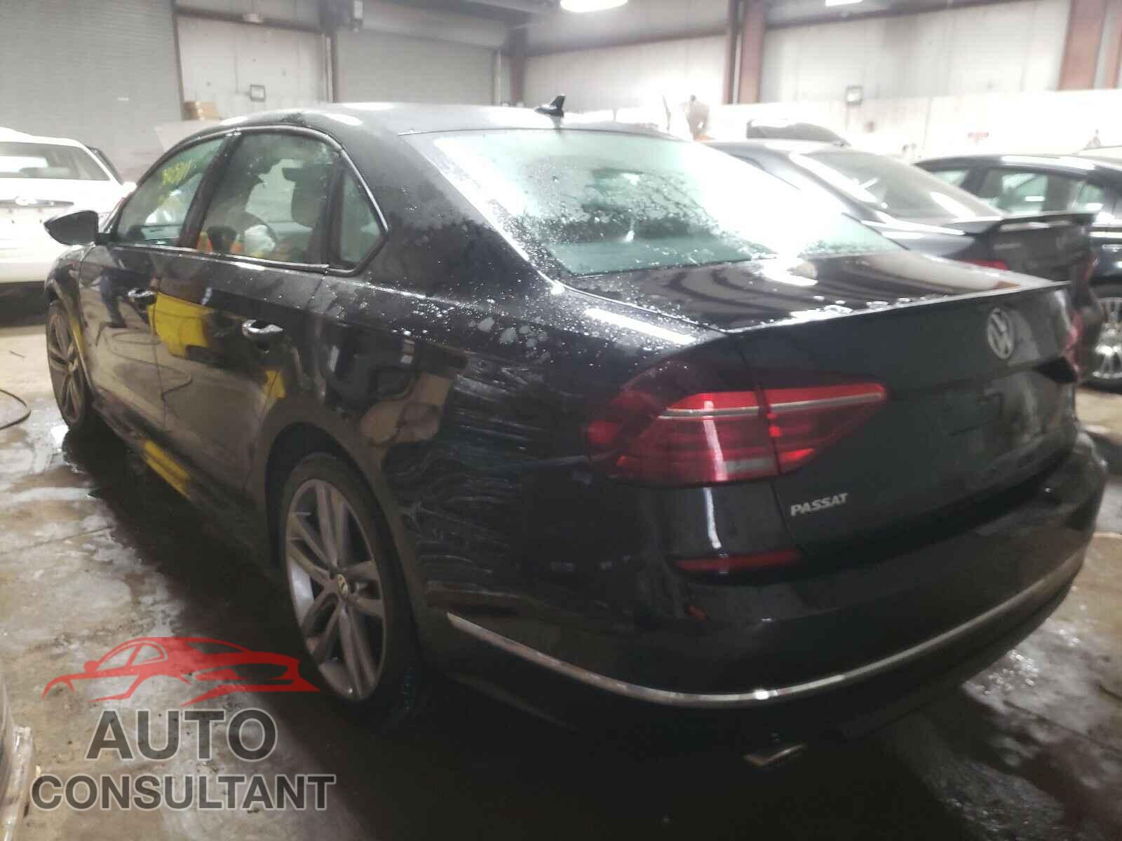 VOLKSWAGEN PASSAT 2018 - 1VWAA7A30JC048310