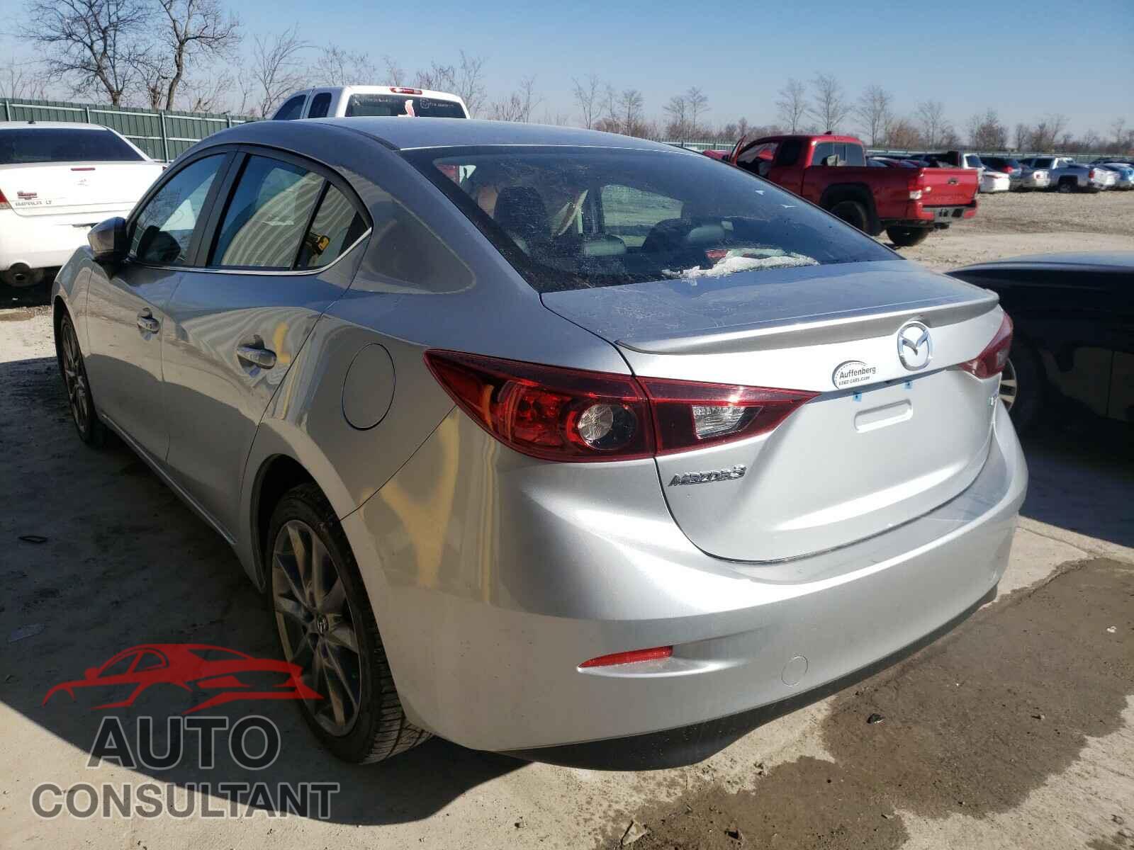 MAZDA 3 2018 - 3MZBN1V39JM196468