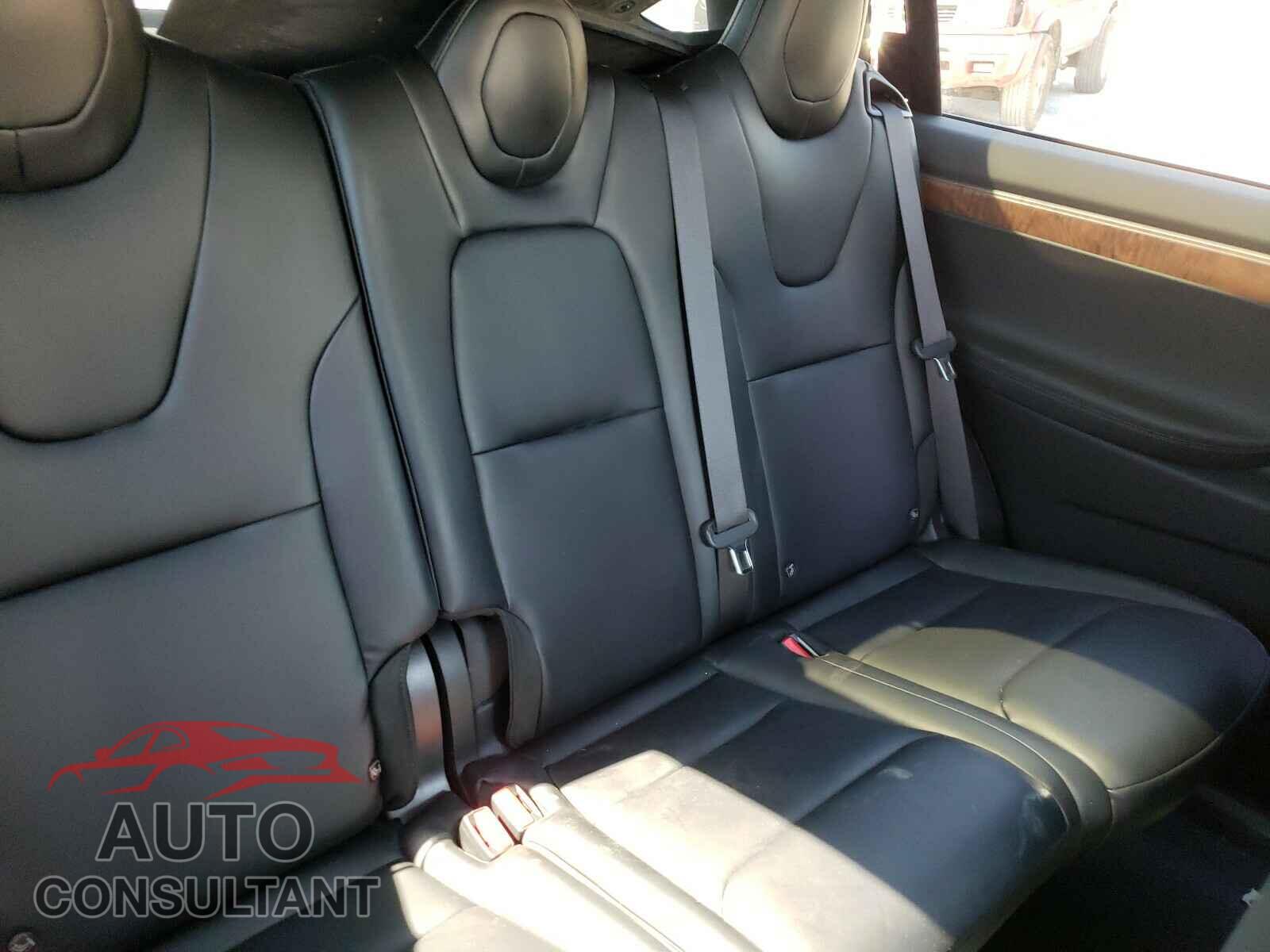 TESLA MODEL X 2020 - 5YJXCDE23LF242567