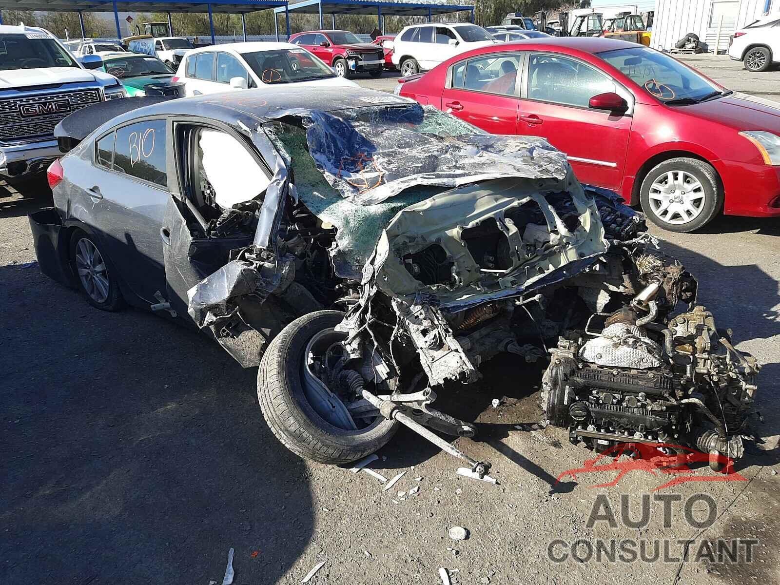 KIA FORTE 2016 - KNAFX4A61G5610435