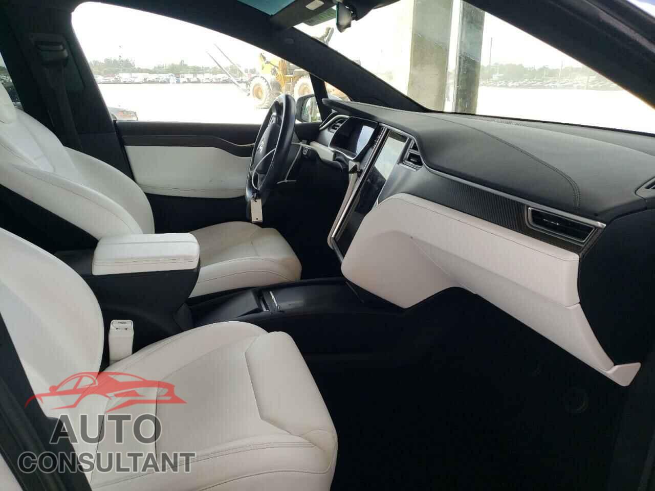 TESLA MODEL X 2017 - 5YJXCBE2XHF063695