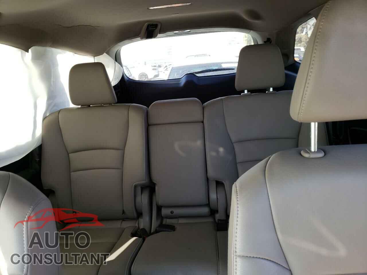 HONDA PILOT 2017 - 5FNYF6H92HB013126
