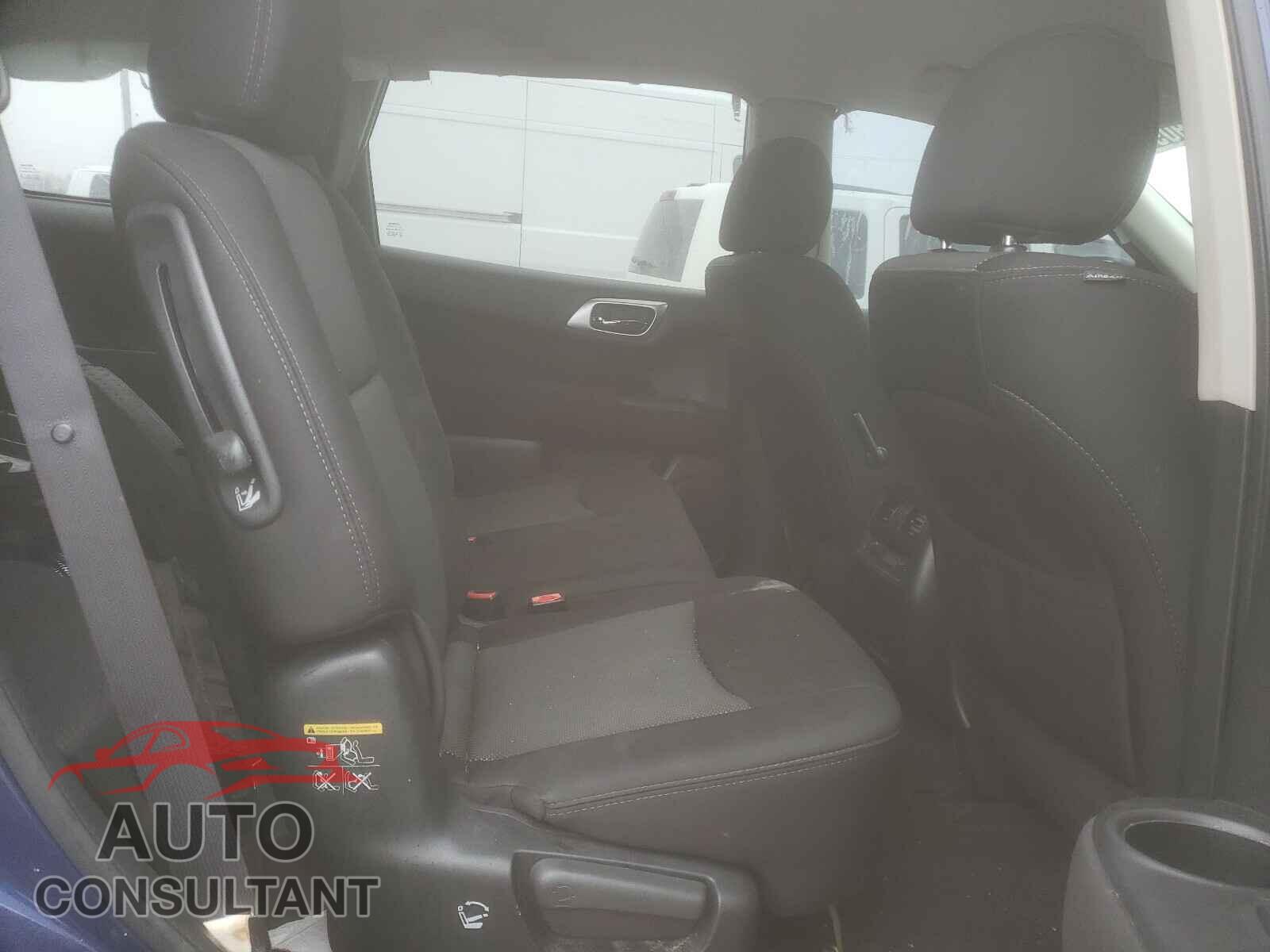 NISSAN PATHFINDER 2017 - 4S4BSETC5J3200423