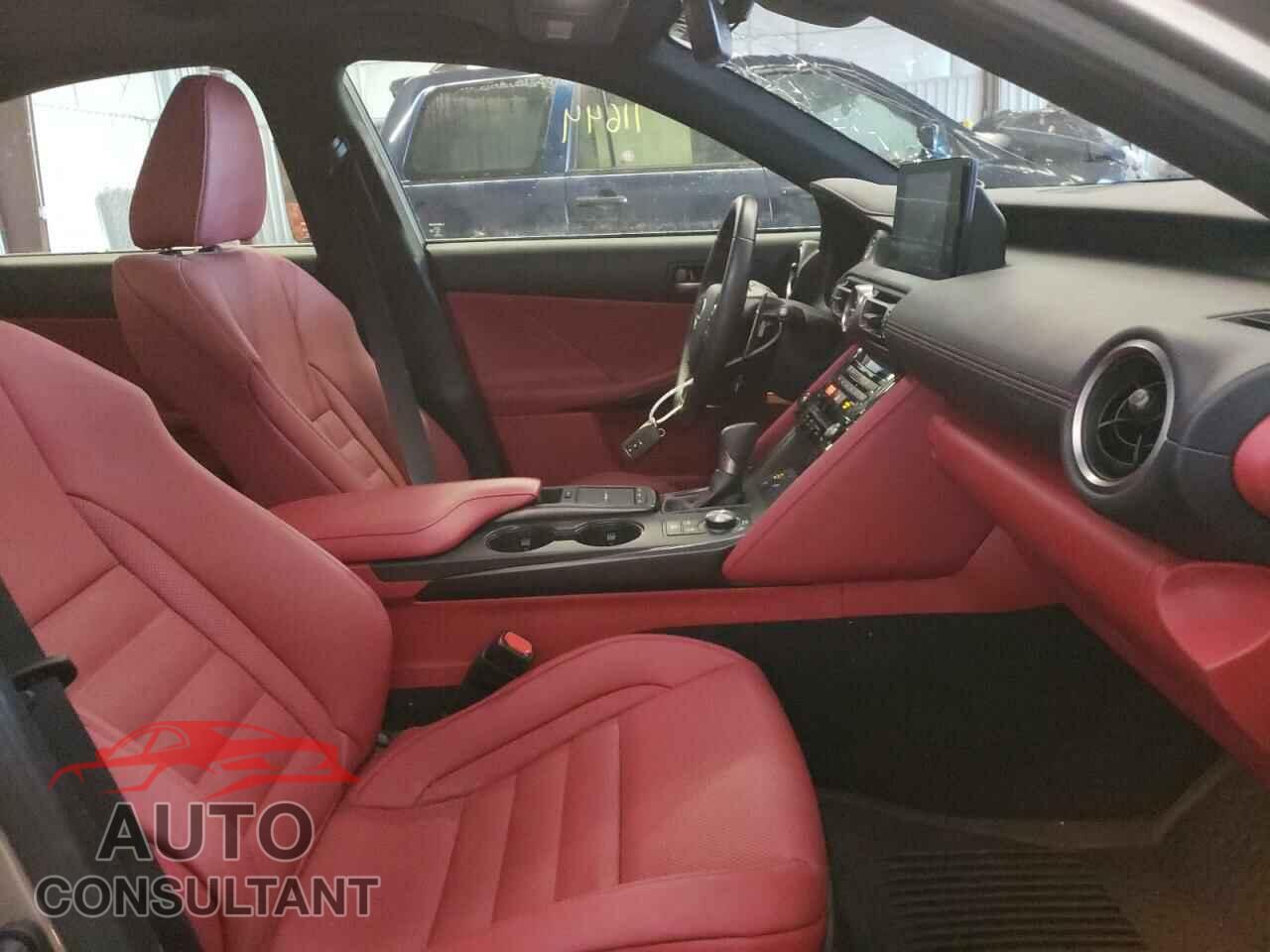 LEXUS IS 2021 - JTHGZ1E22M5019791