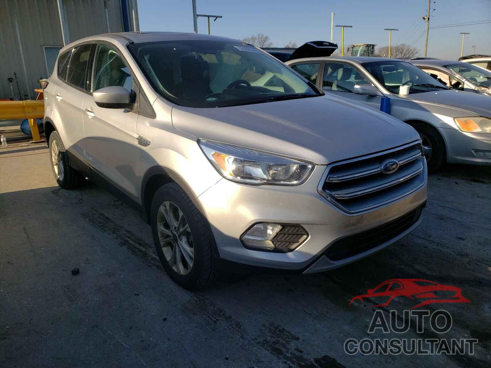 FORD ESCAPE 2017 - 1FMCU9G90HUC72400
