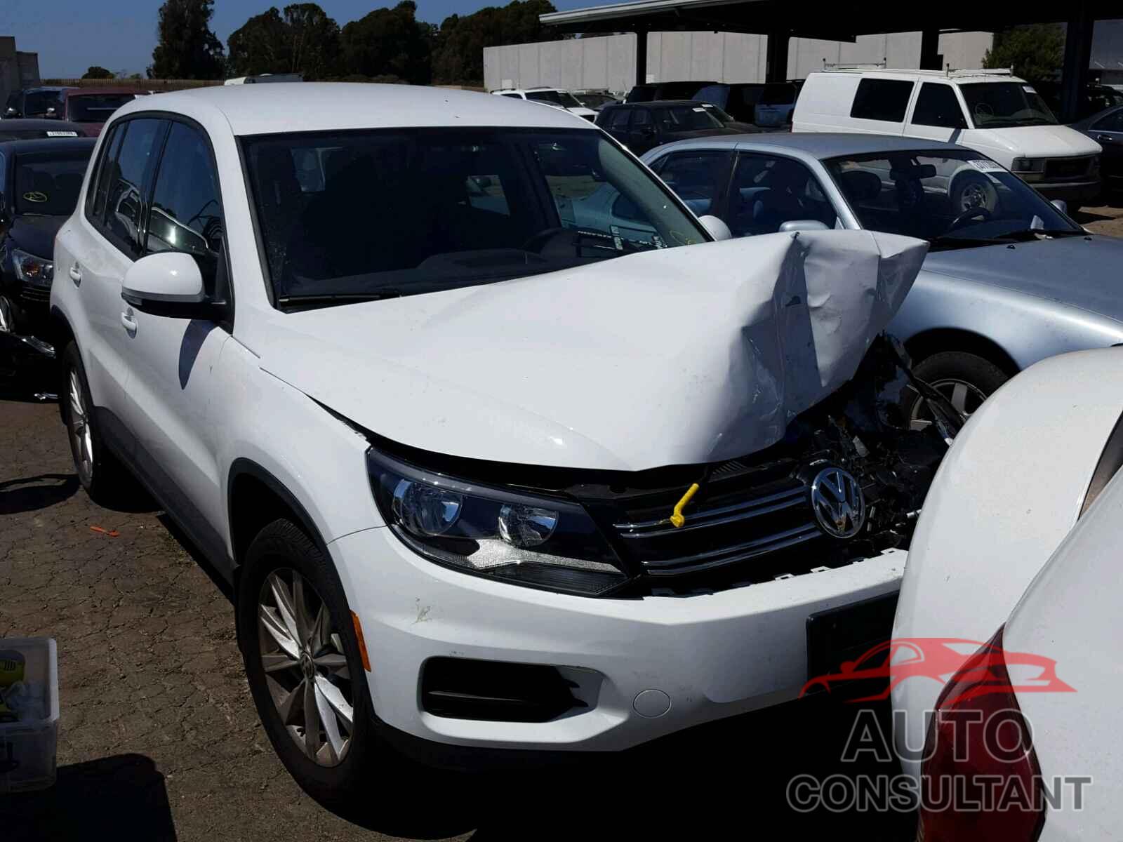 VOLKSWAGEN TIGUAN S 2017 - WVGBV7AX3HK052412