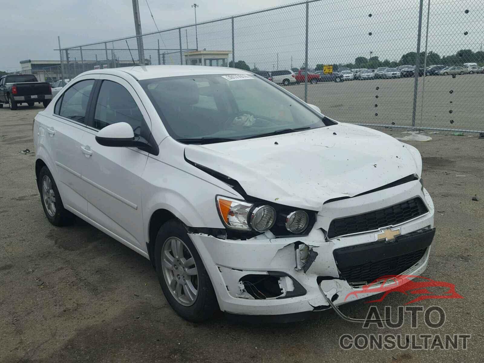 CHEVROLET SONIC 2015 - 1G1JC5SB2F4126765