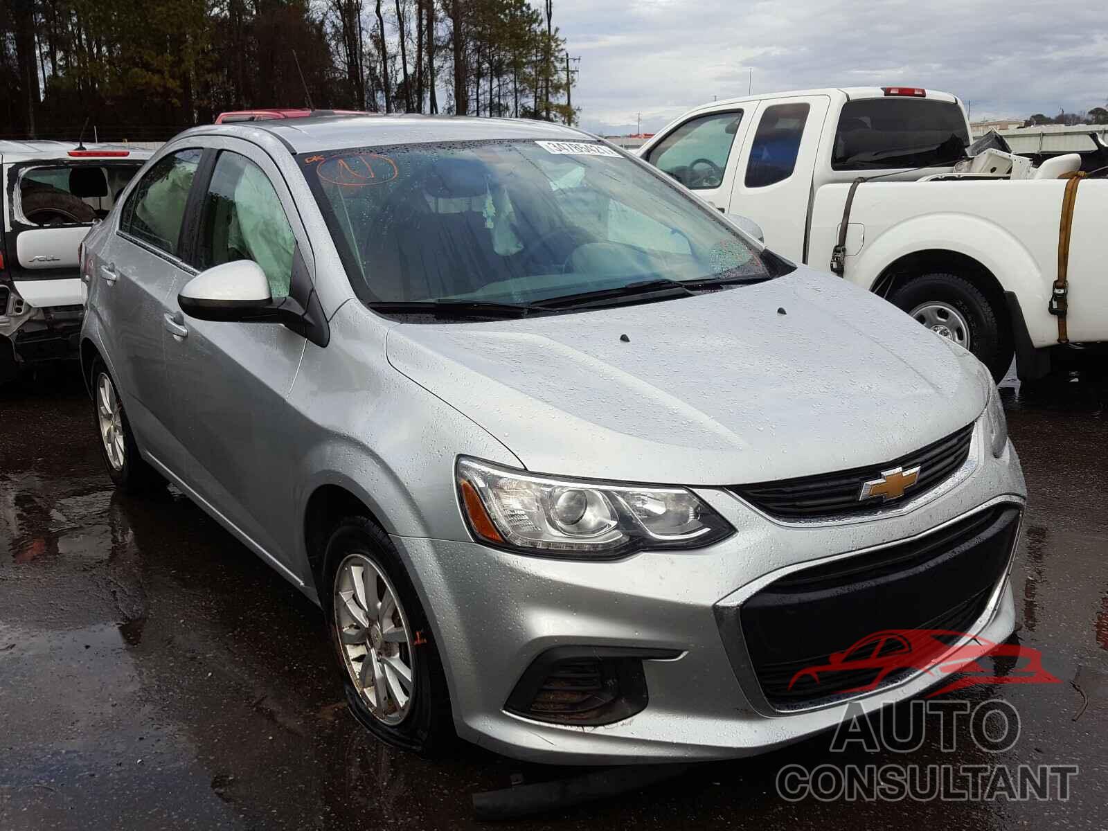 CHEVROLET SONIC 2017 - 1G1JD5SH2H4104169
