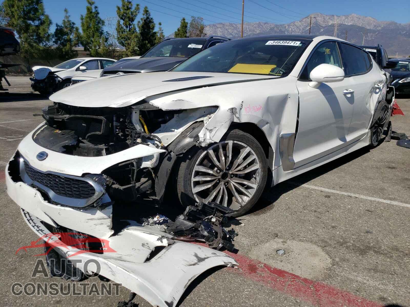 KIA STINGER 2018 - KNAE25LA8J6023779