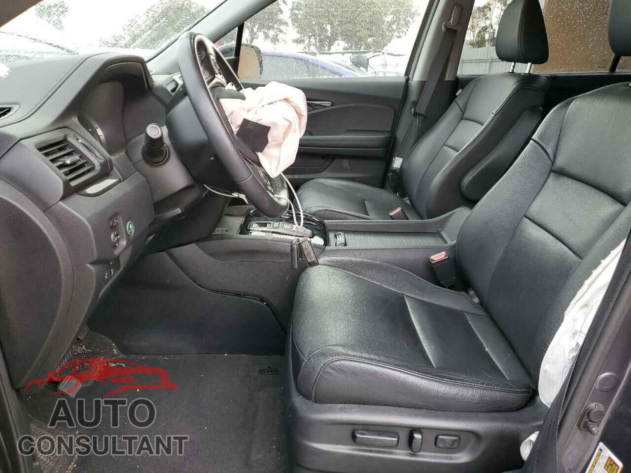 HONDA PILOT 2017 - 5FNYF6H96HB034819
