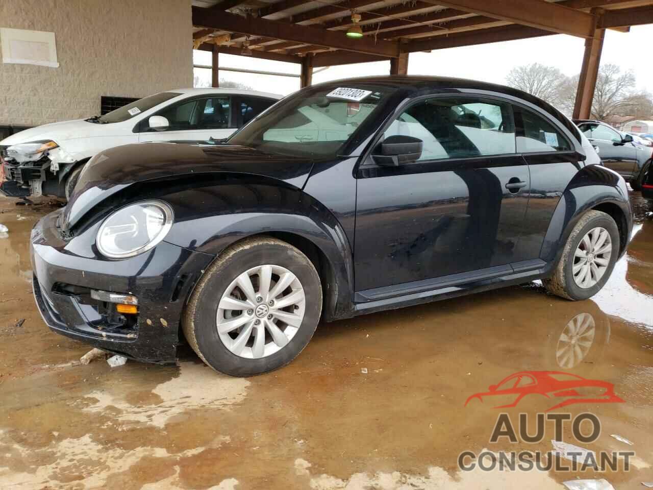 VOLKSWAGEN BEETLE 2018 - 3VWFD7AT6JM717871