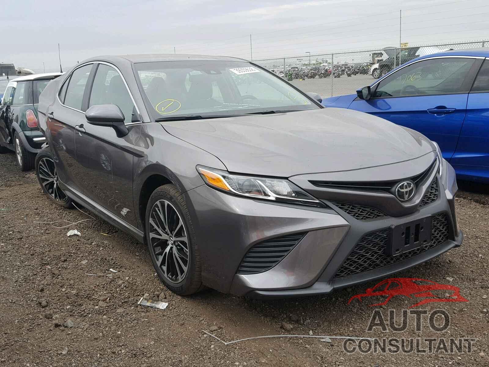 TOYOTA CAMRY 2018 - 4T1B11HK2JU094244