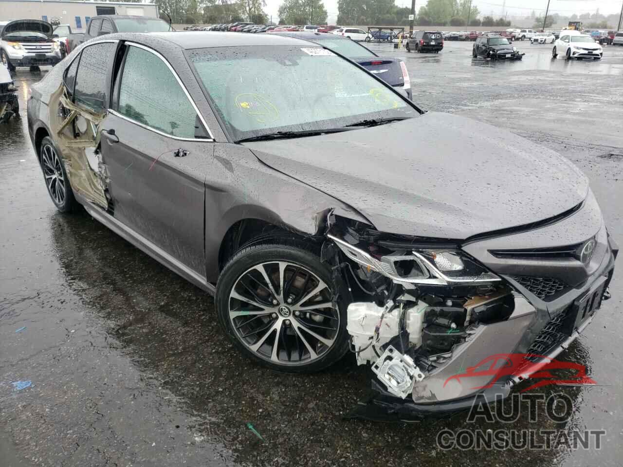 TOYOTA CAMRY 2018 - 4T1B11HK6JU128069