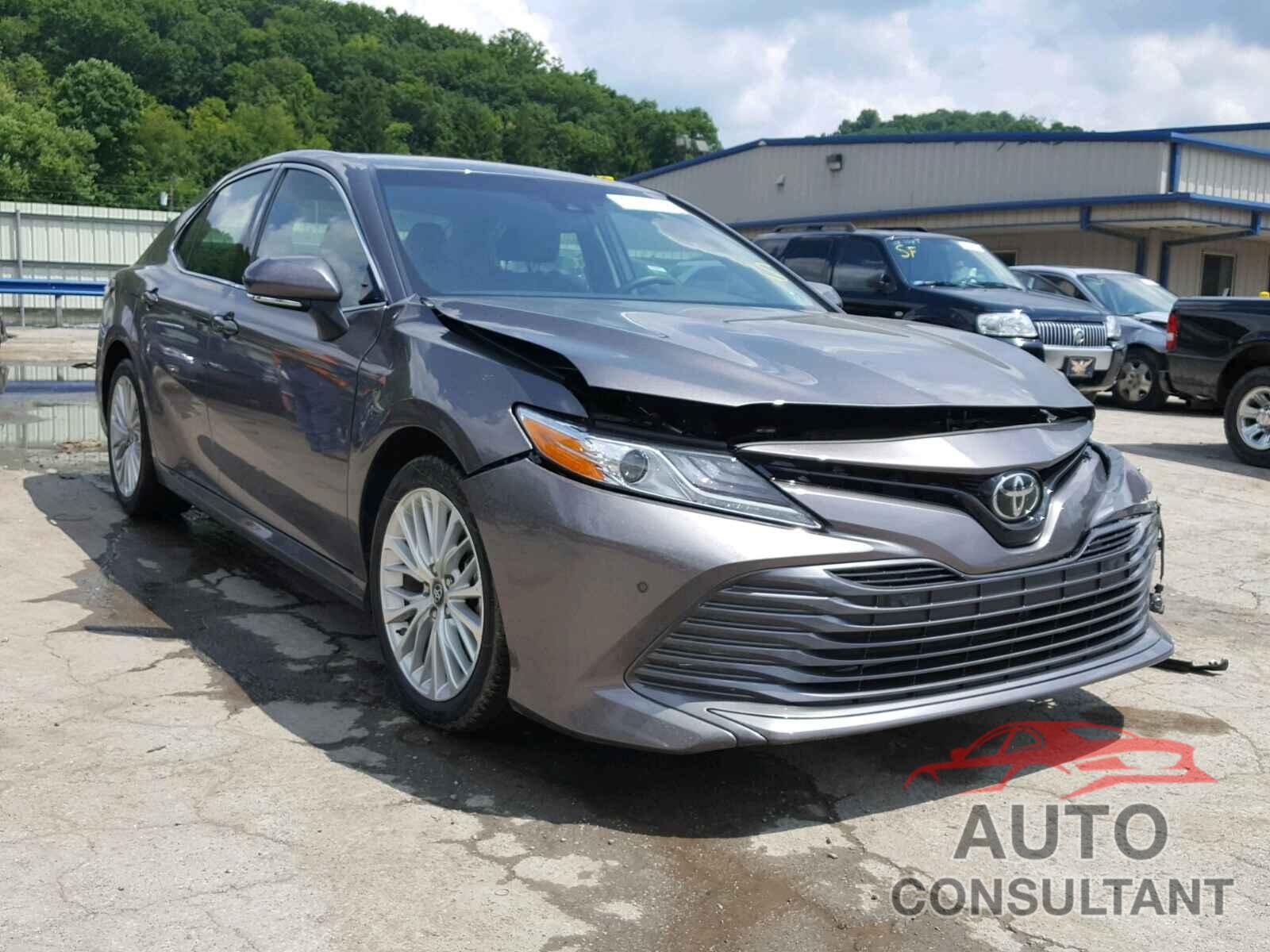 TOYOTA CAMRY 2018 - 4T1B11HK1JU513443