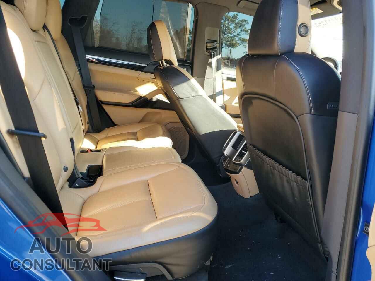 PORSCHE CAYENNE 2017 - WP1AB2A20HLA52392