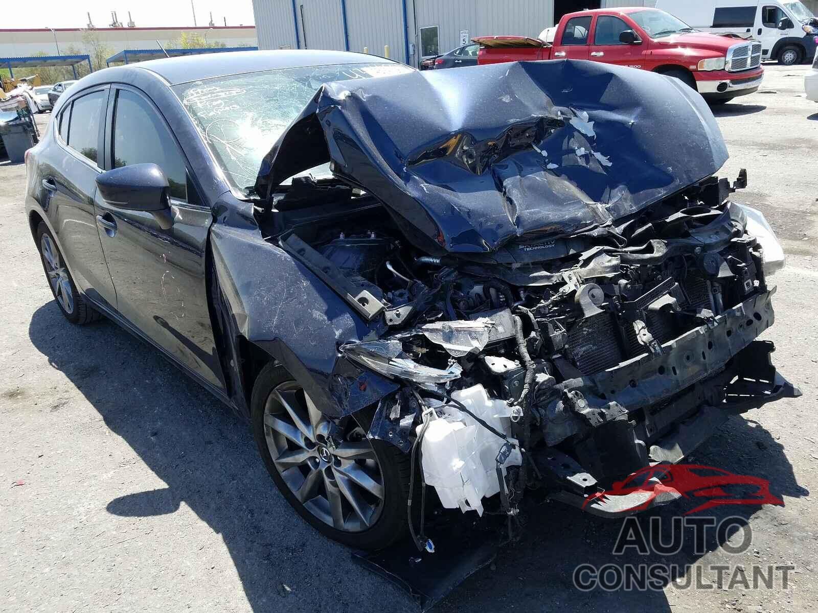 MAZDA 3 2018 - 3MZBN1L36JM239019