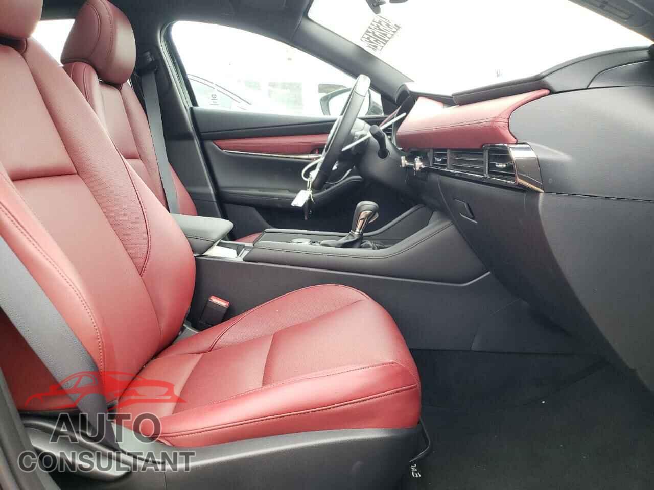 MAZDA 3 2021 - JM1BPBML3M1348010