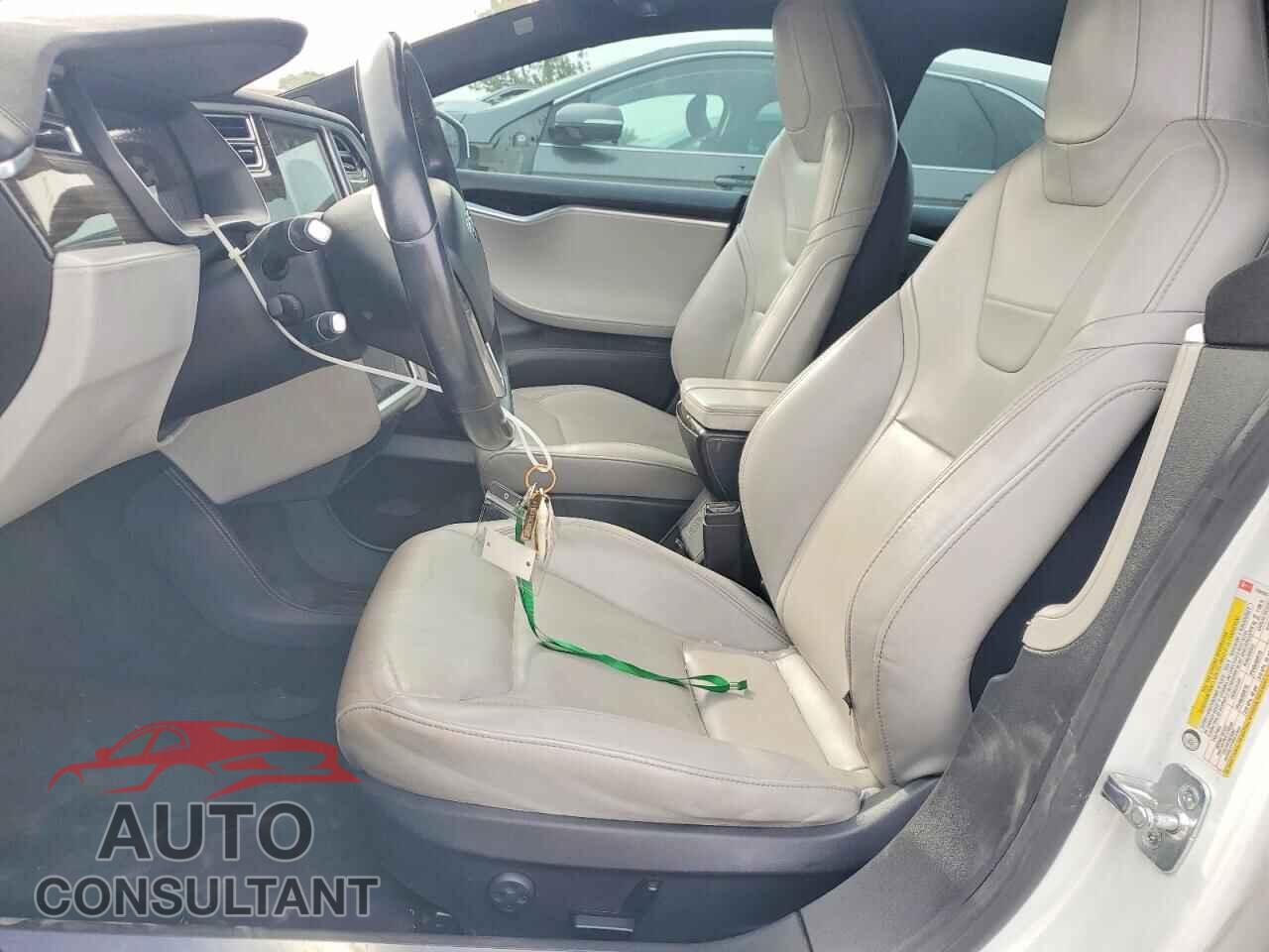 TESLA MODEL S 2015 - 5YJSA1E11FF115133