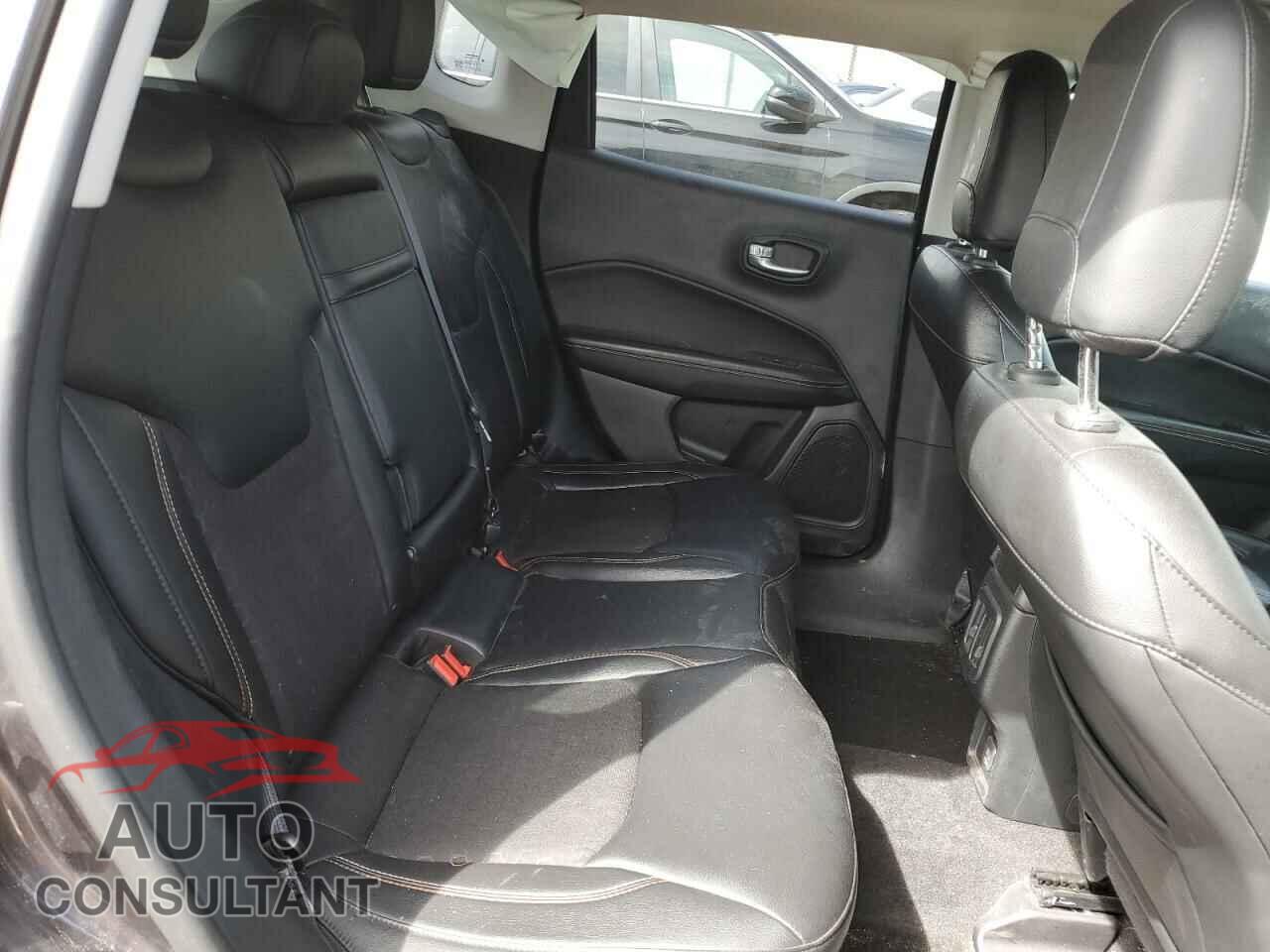 JEEP COMPASS 2018 - 3C4NJDBB8JT230687
