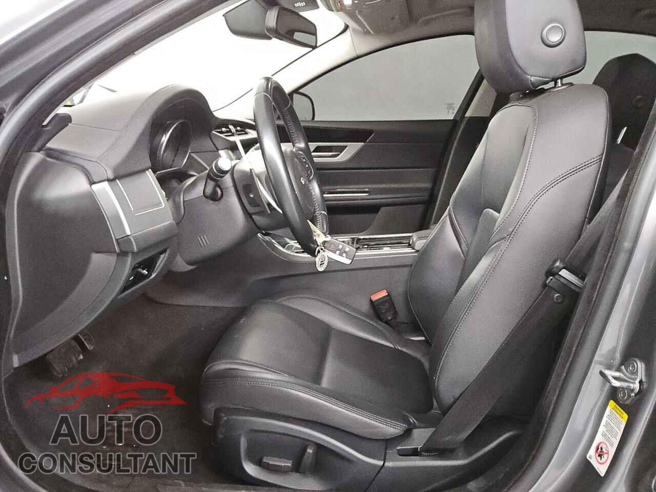 JAGUAR XF 2017 - SAJBD4BN7HCY43301