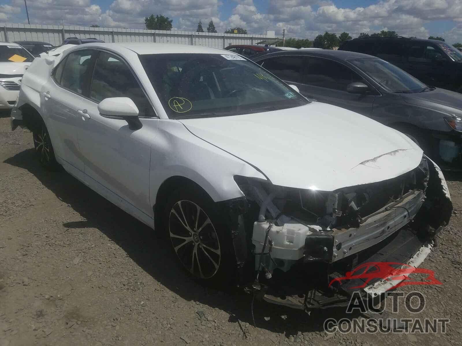 TOYOTA CAMRY 2018 - 4T1B11HK8JU630307