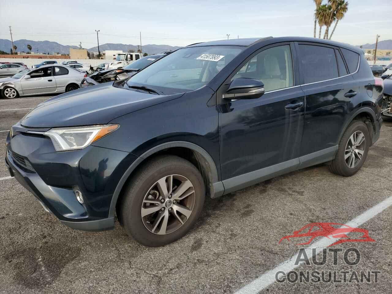 TOYOTA RAV4 2017 - JTMWFREV7HD108234
