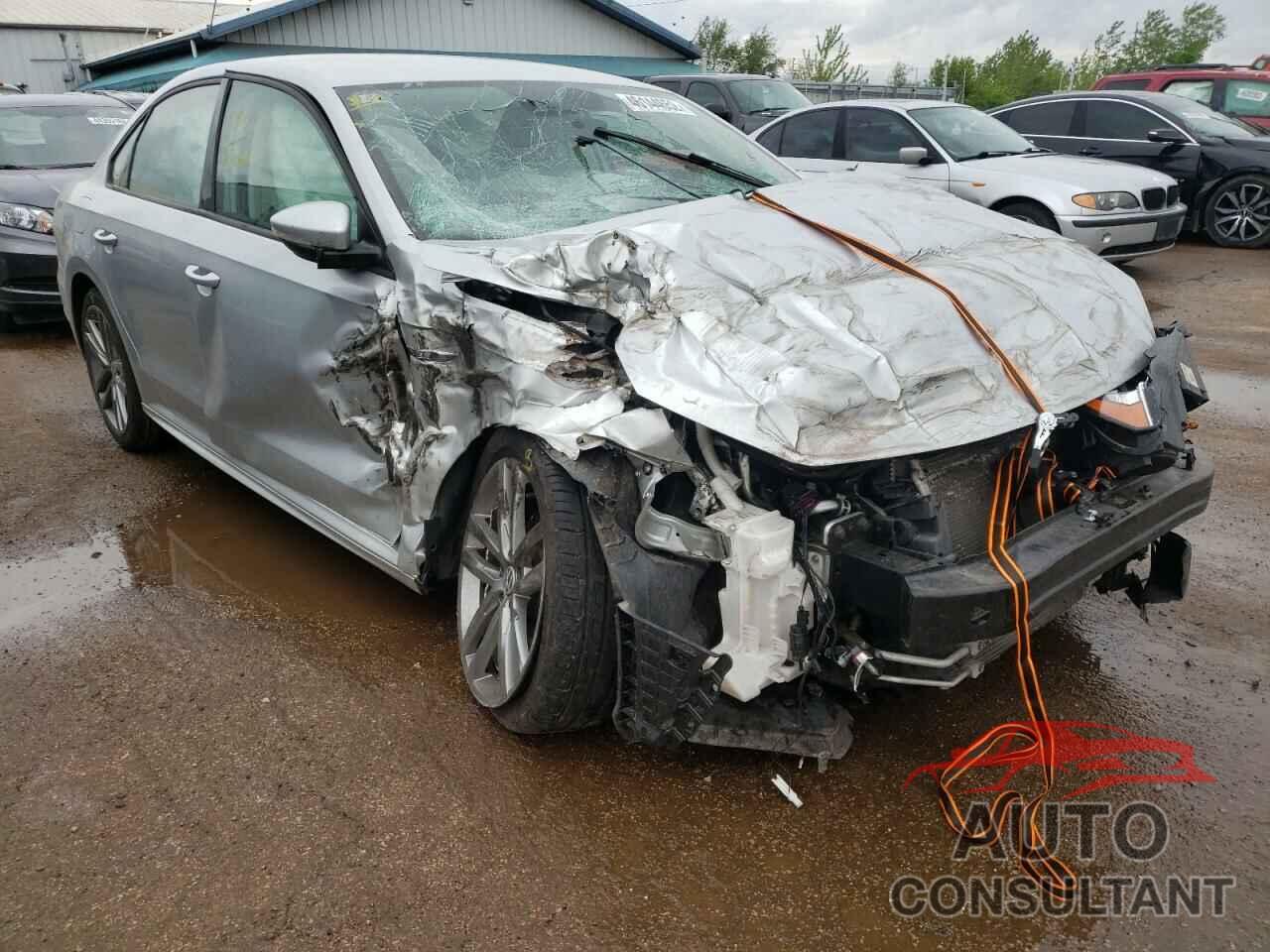 VOLKSWAGEN PASSAT 2018 - 1VWAA7A37JC033934