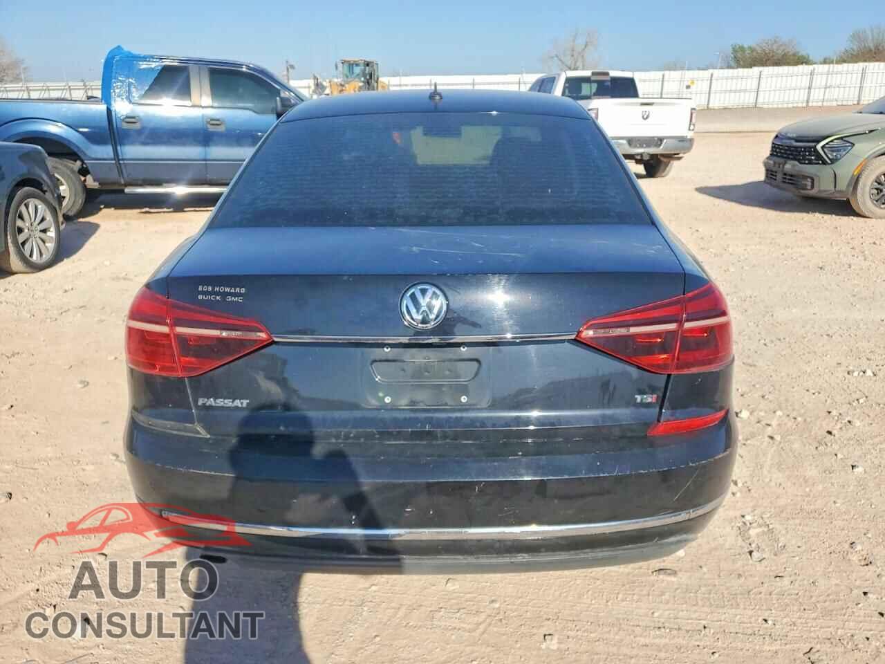 VOLKSWAGEN PASSAT 2017 - 1VWAT7A35HC026808